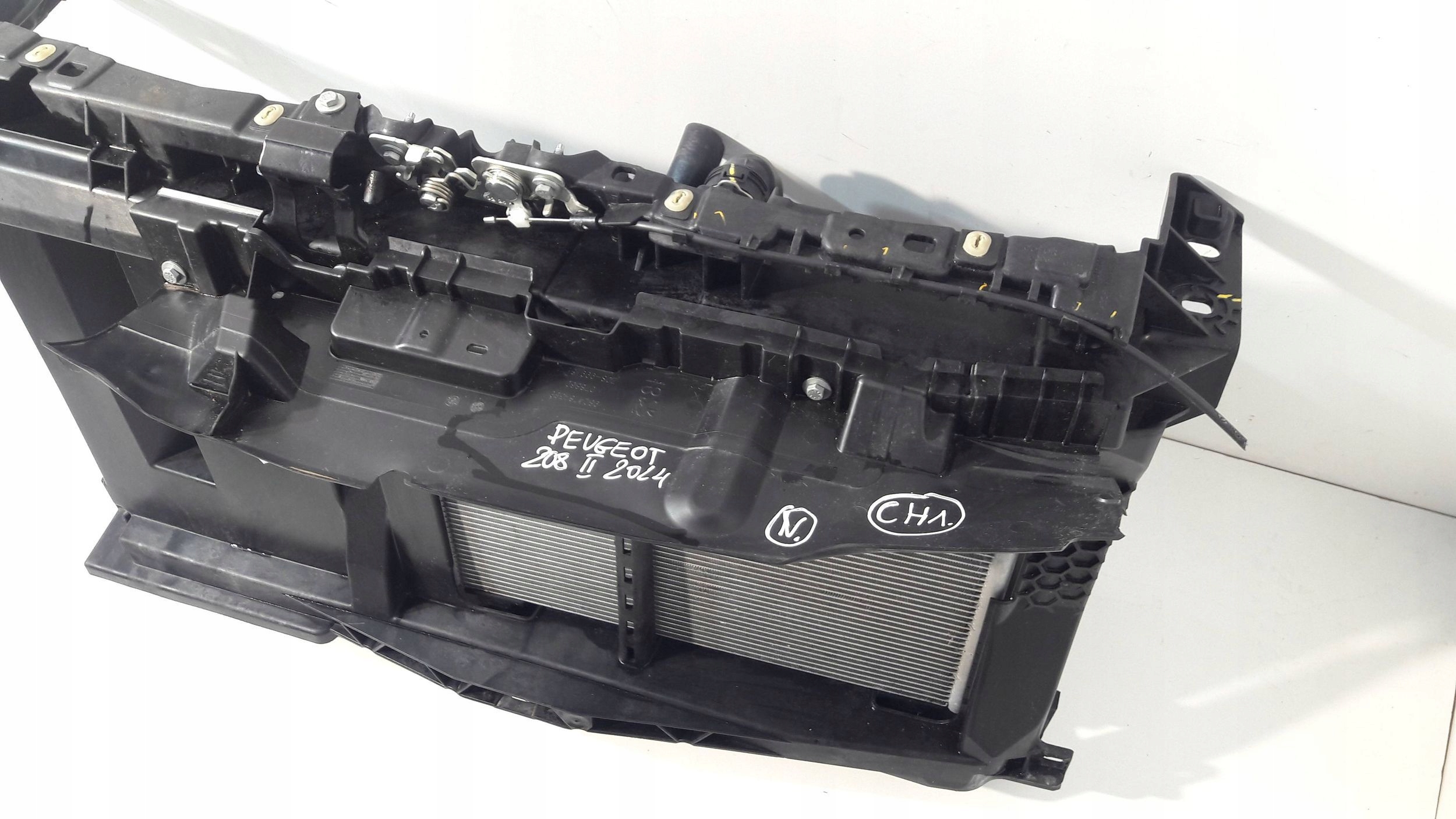 Peugeot 208 II support panel for radiators 9823719380
