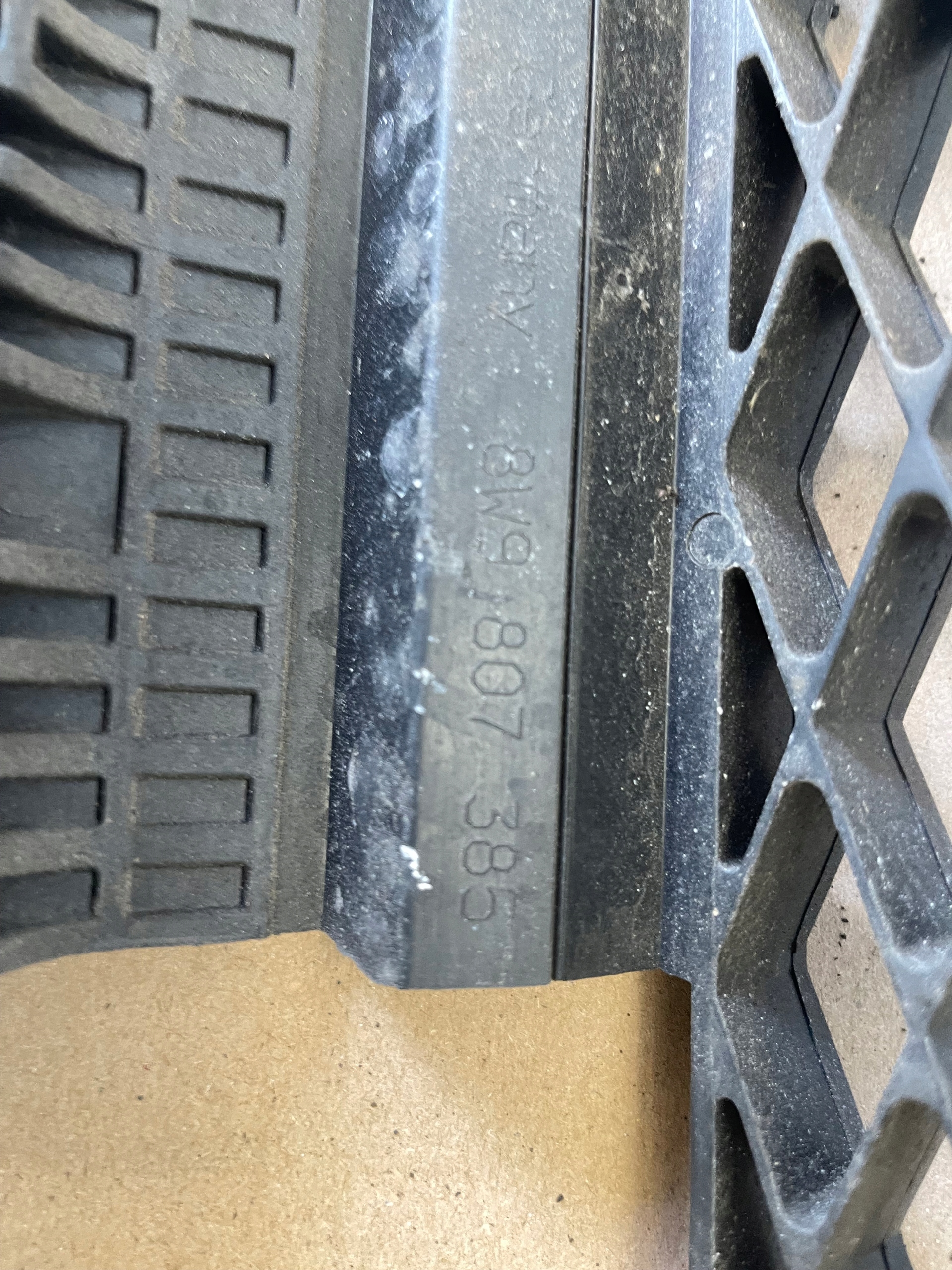 AUDI A4 B9 KOMBI AVANT bumper bracket rear part holder pillar