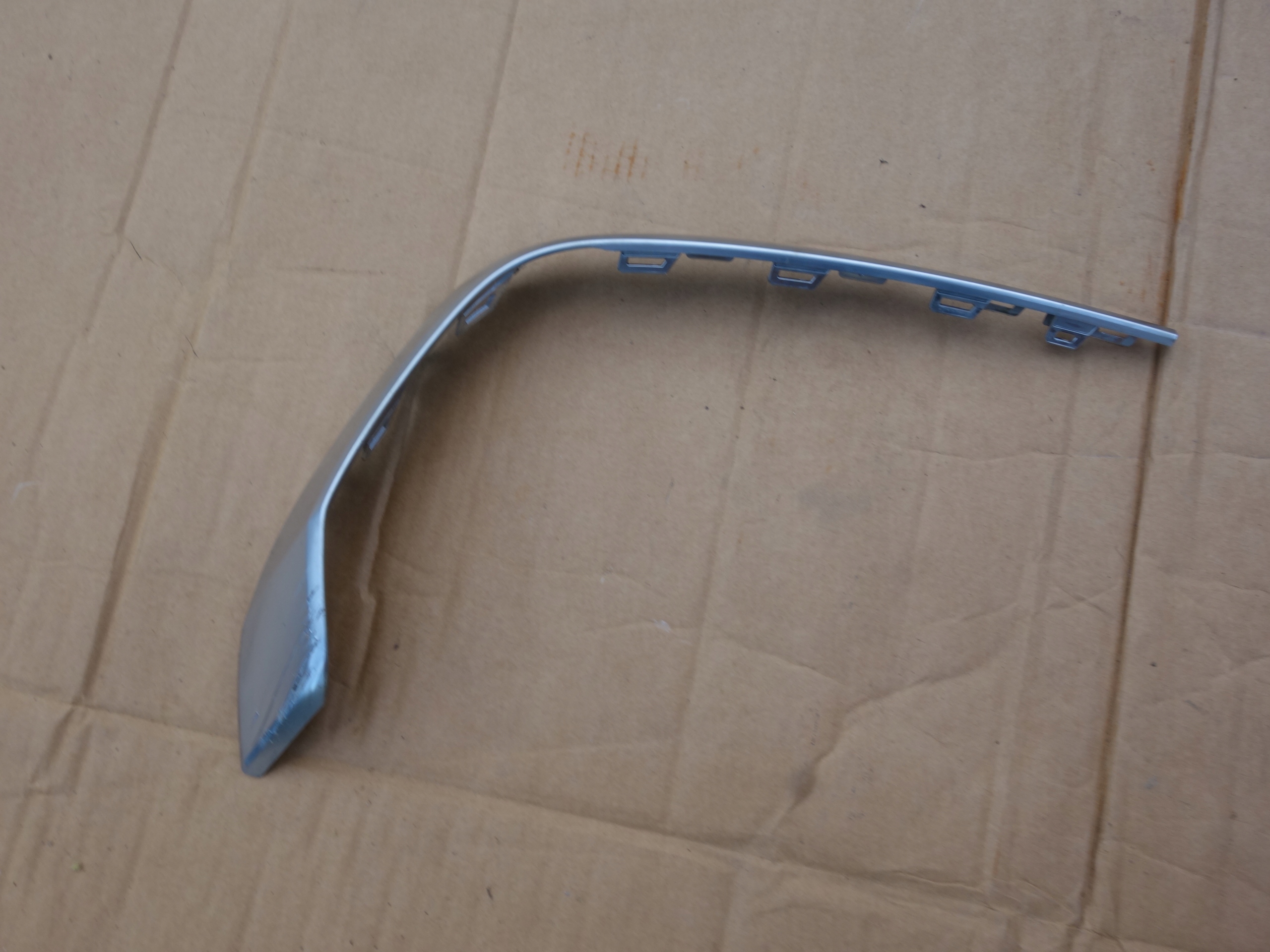 AUDI A4 B9 S-LINE НАКЛАДКА ХРОМ БАМПЕРА ЛІВА TYLw0853555