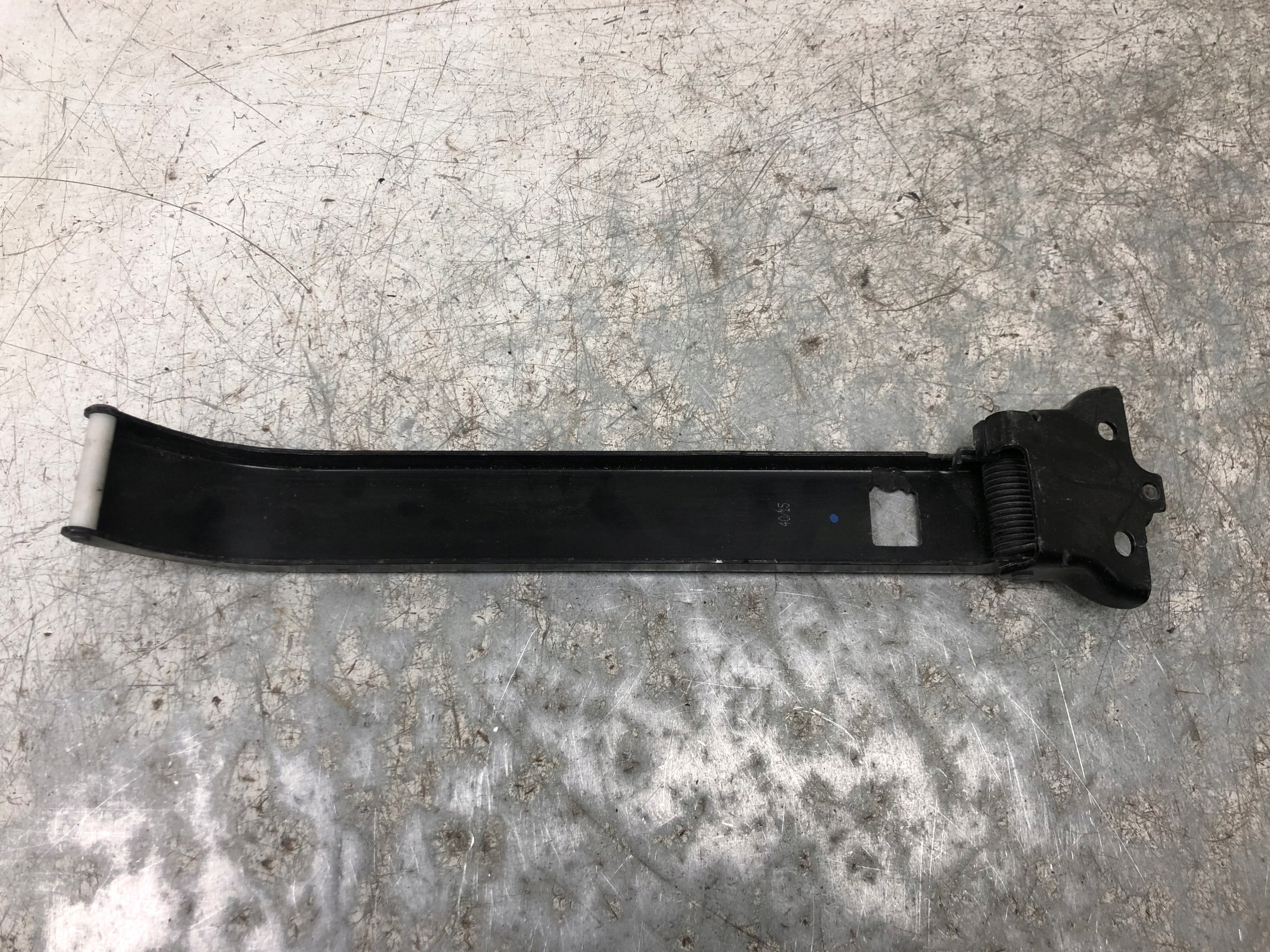 OGARNICZNIK Tür heck RENAULT MASTER III 904702142R