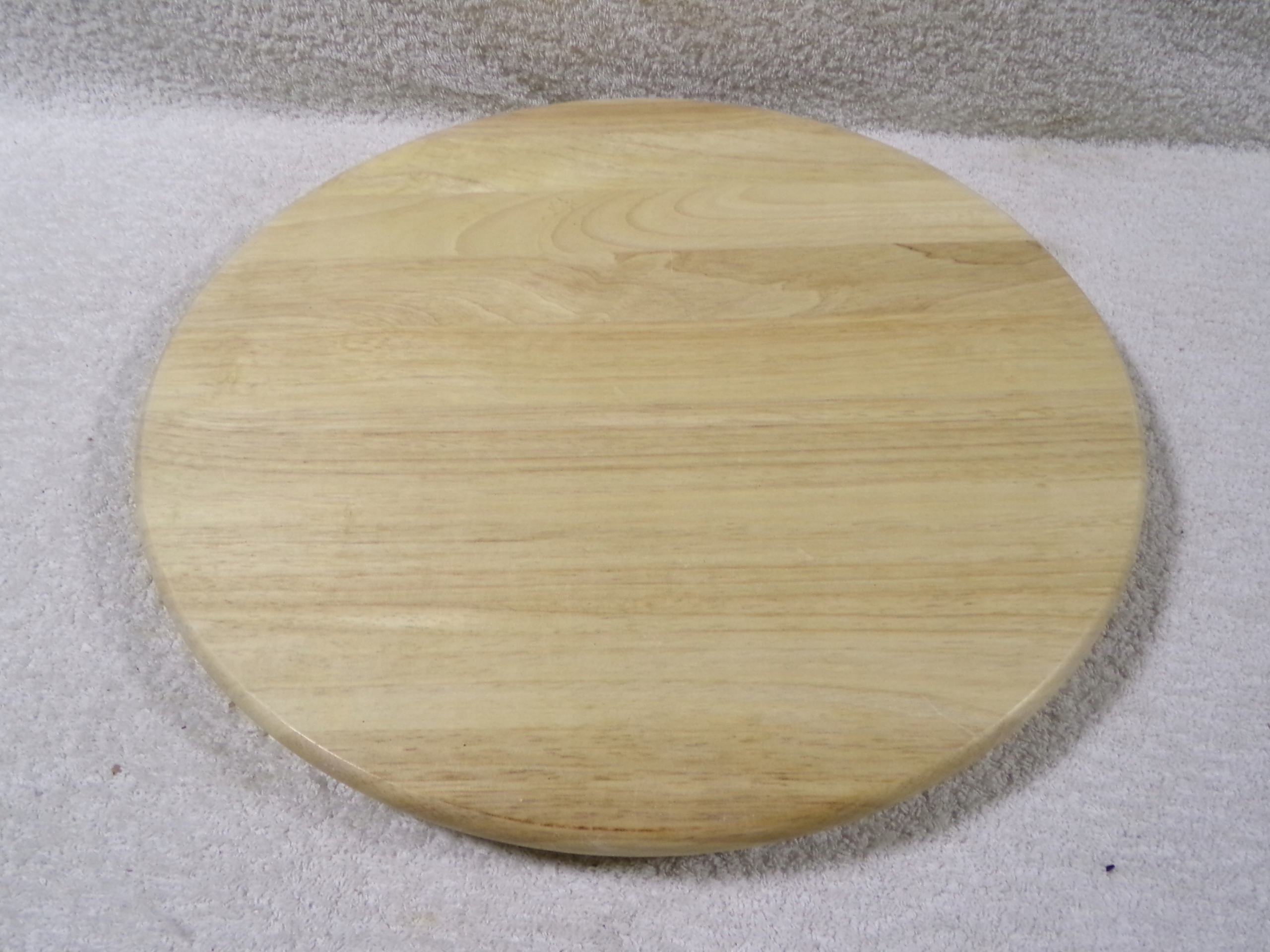 SOLIDNA PATERA Z DREWNA NA STOPIE RUCHOMEJ