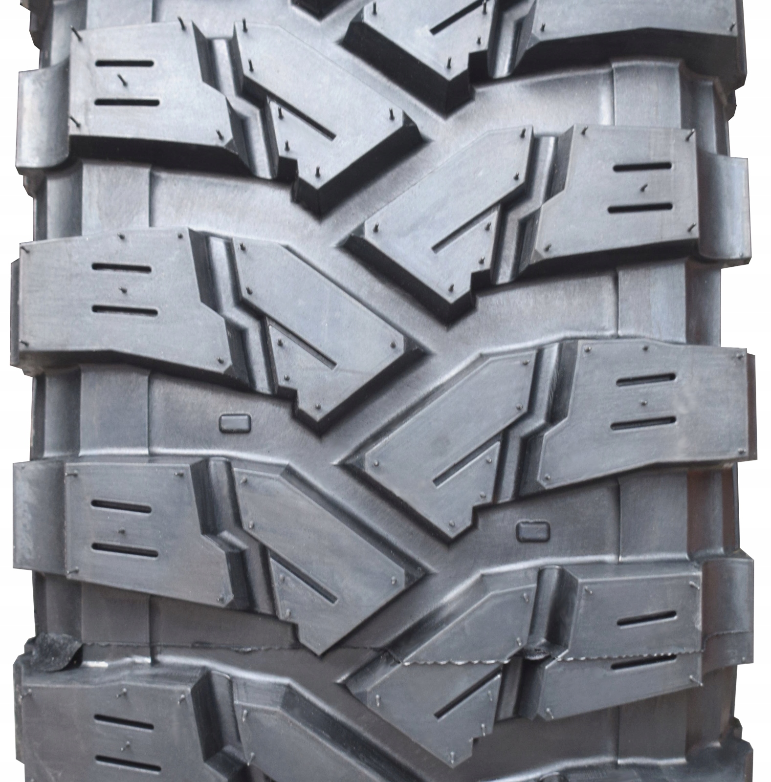 OPONY TERENOWE 245/70R16 1szt. MT 245/70 r16 PREDATOR Marka Gał-Gum