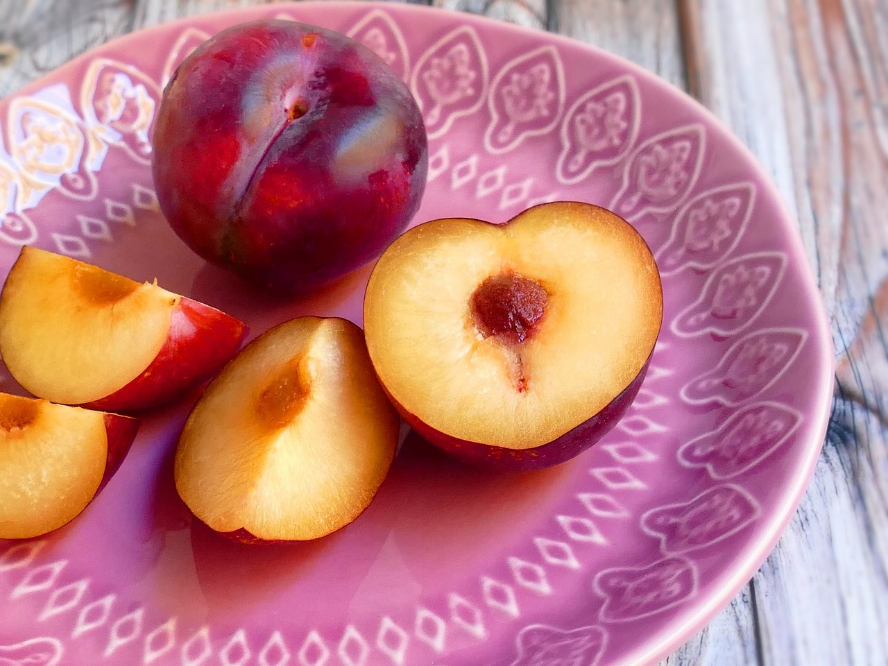 Śliwa RENKLODA ALTHANA owocuje obficie, duże owoce Nazwa łacińska prunus domestica