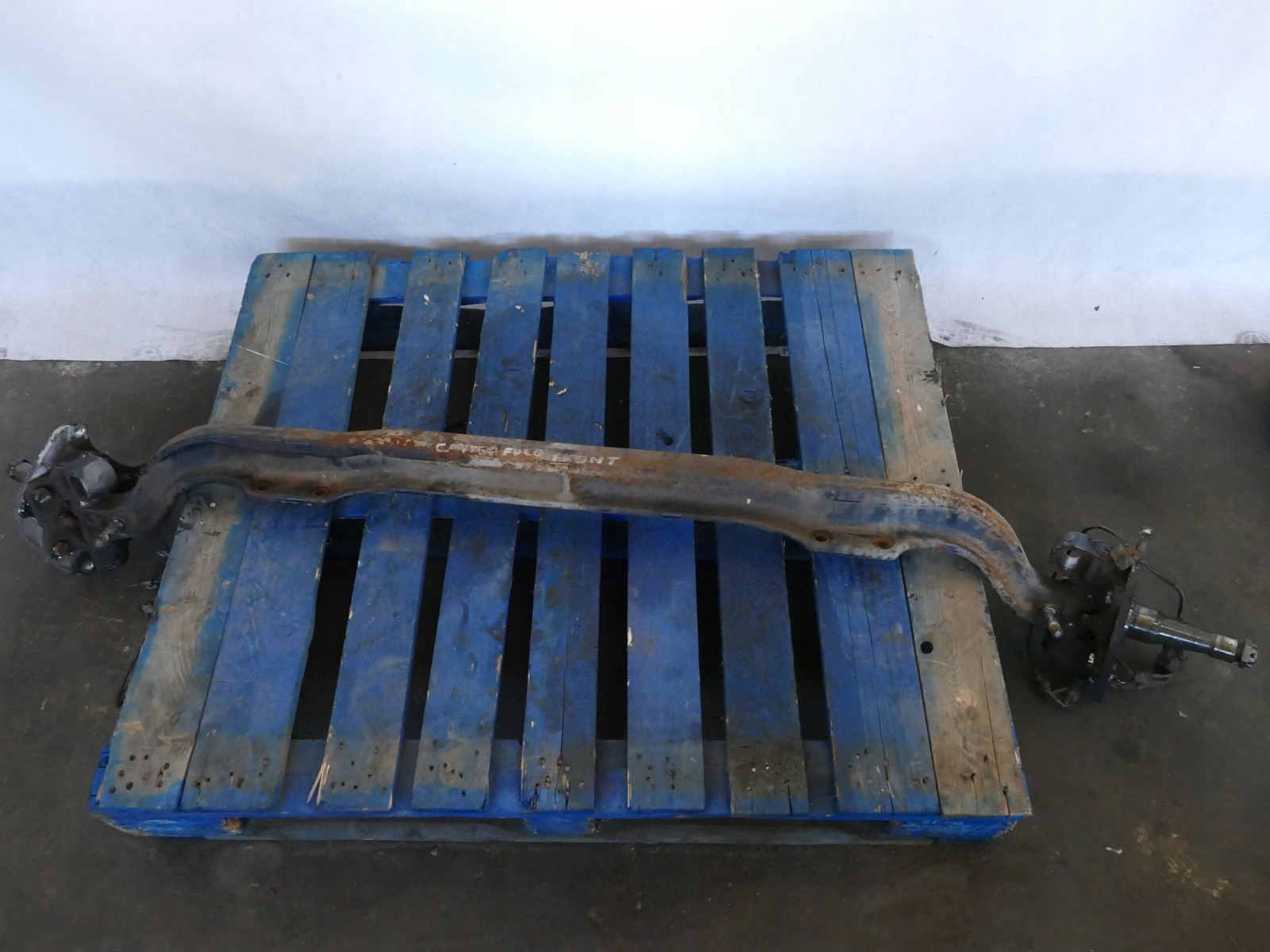 MITSUBISHI CANTER FUSO 7C15 3.0 BELKA OŚ PRZÓD