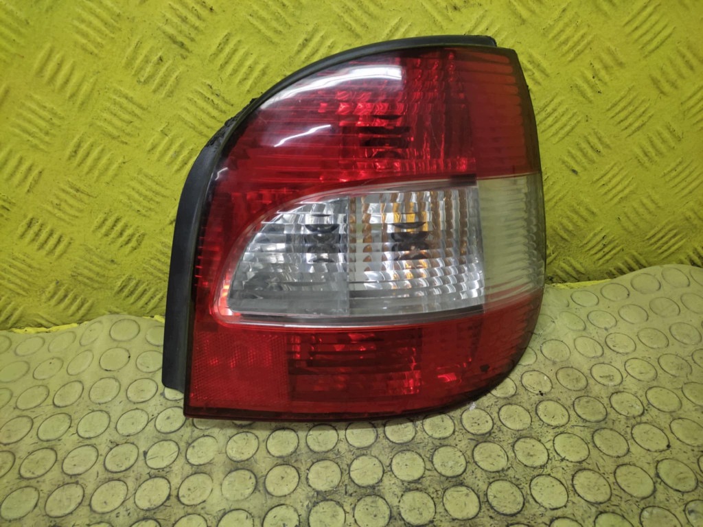 RENAULT SCENIC and LIFT light right rear part