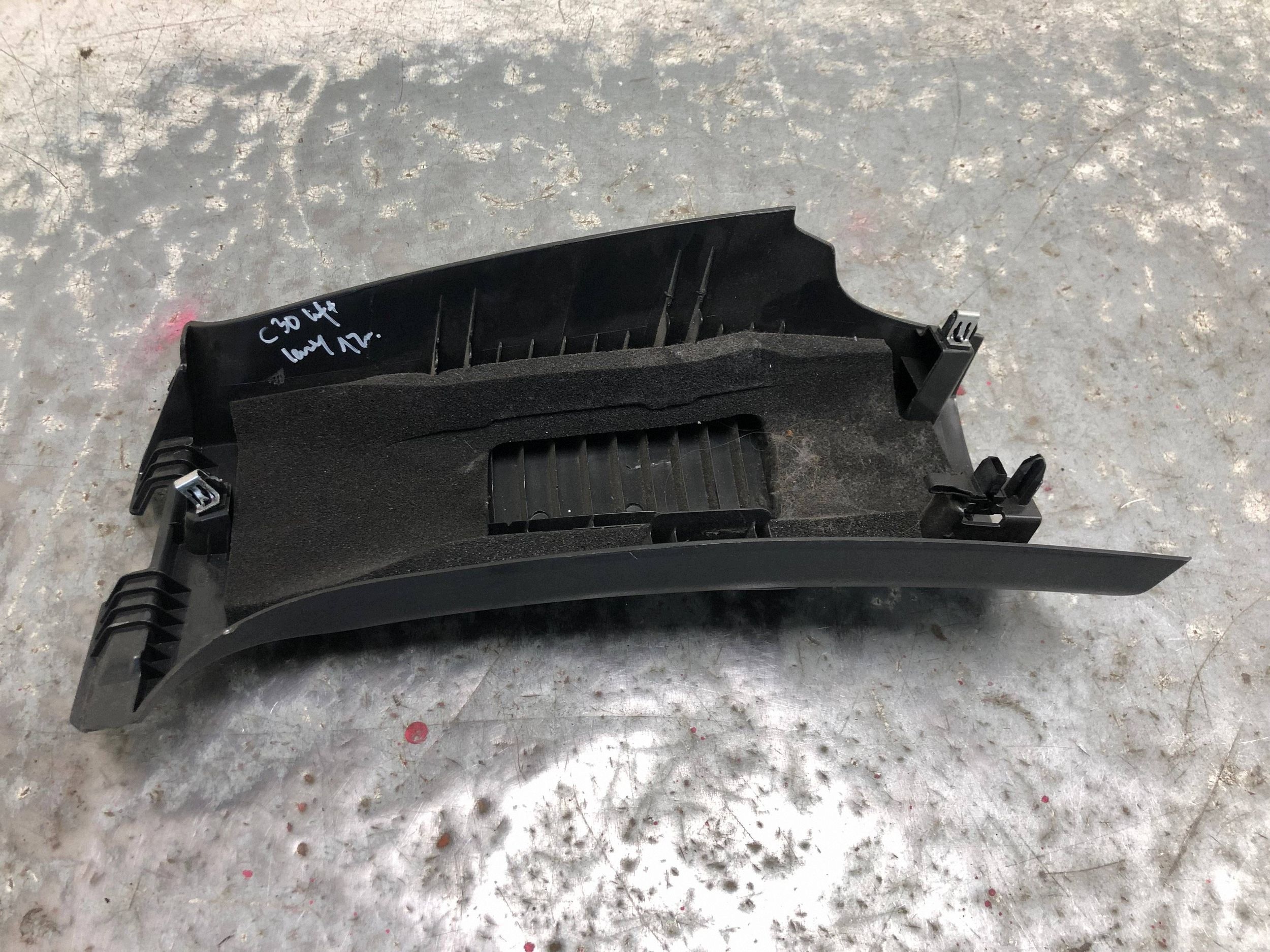 cover SLUPKA left VOLVO C30 LIFT 6841876