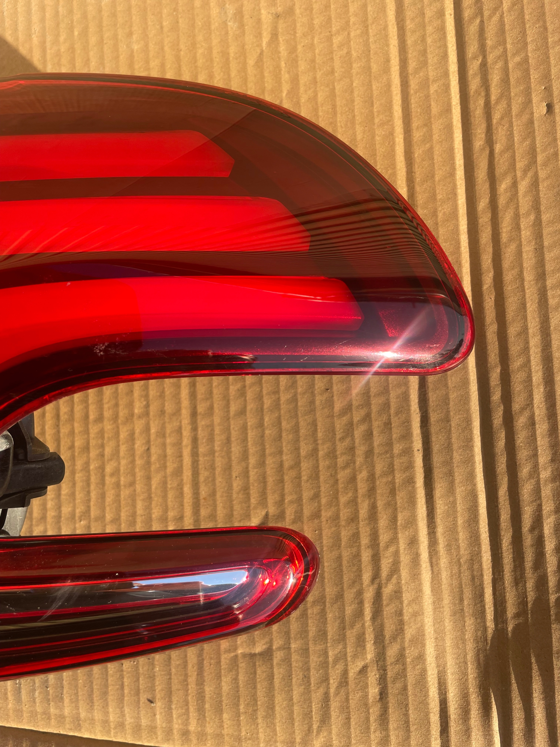 Lampa tylna prawa PEUGEOT 208 LIFT 15 - 20 9810430580 Producent części Visteon