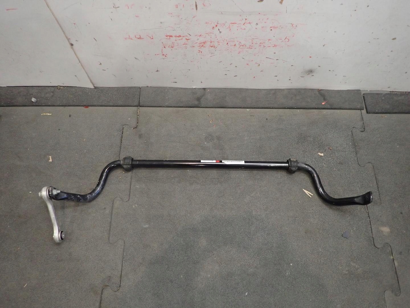 Stabilizator front AUDI Q7 VW TOUAREG 4M0411305A