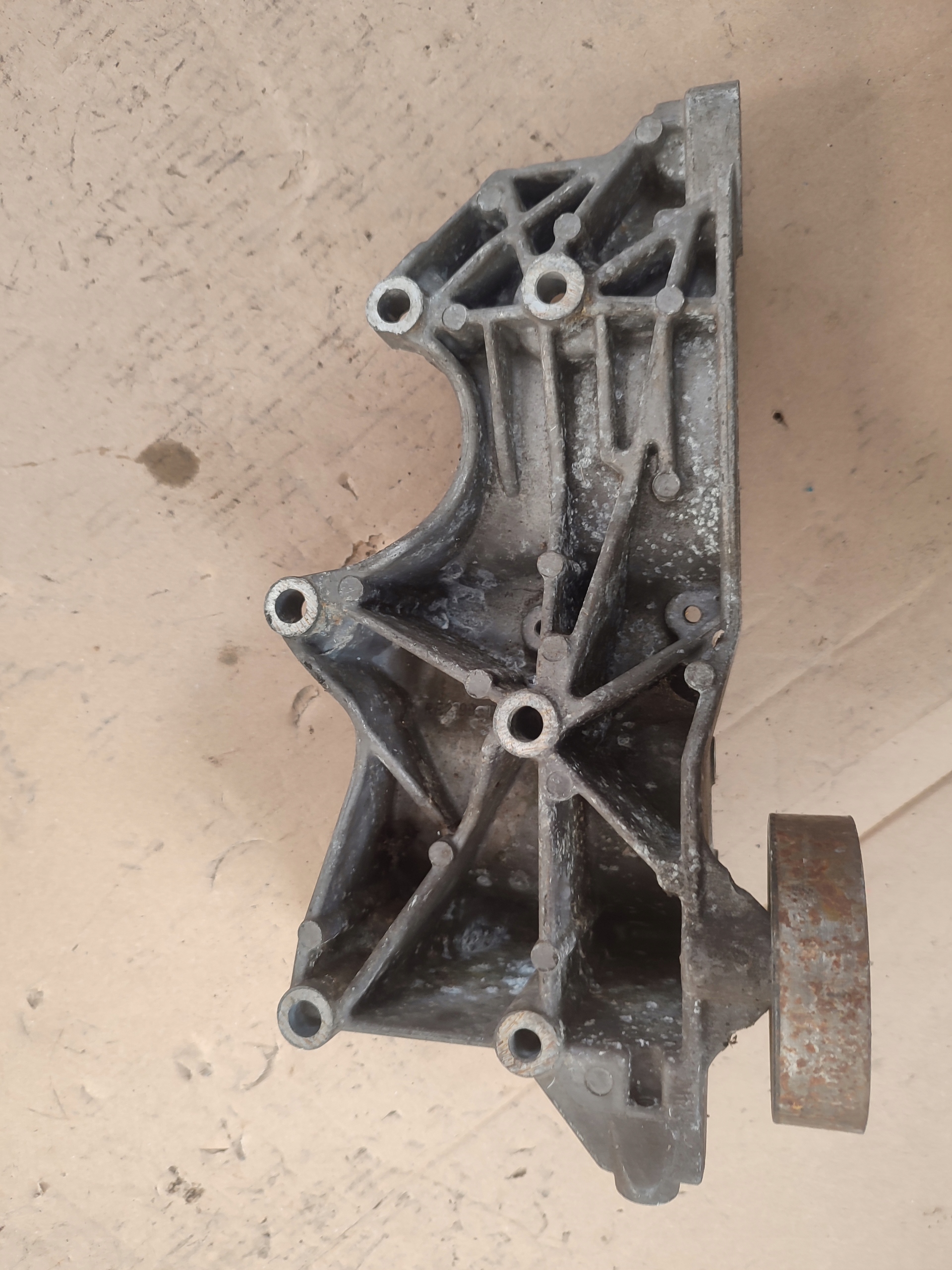 support alternator AUDI A4 B6 B7 06D903143C