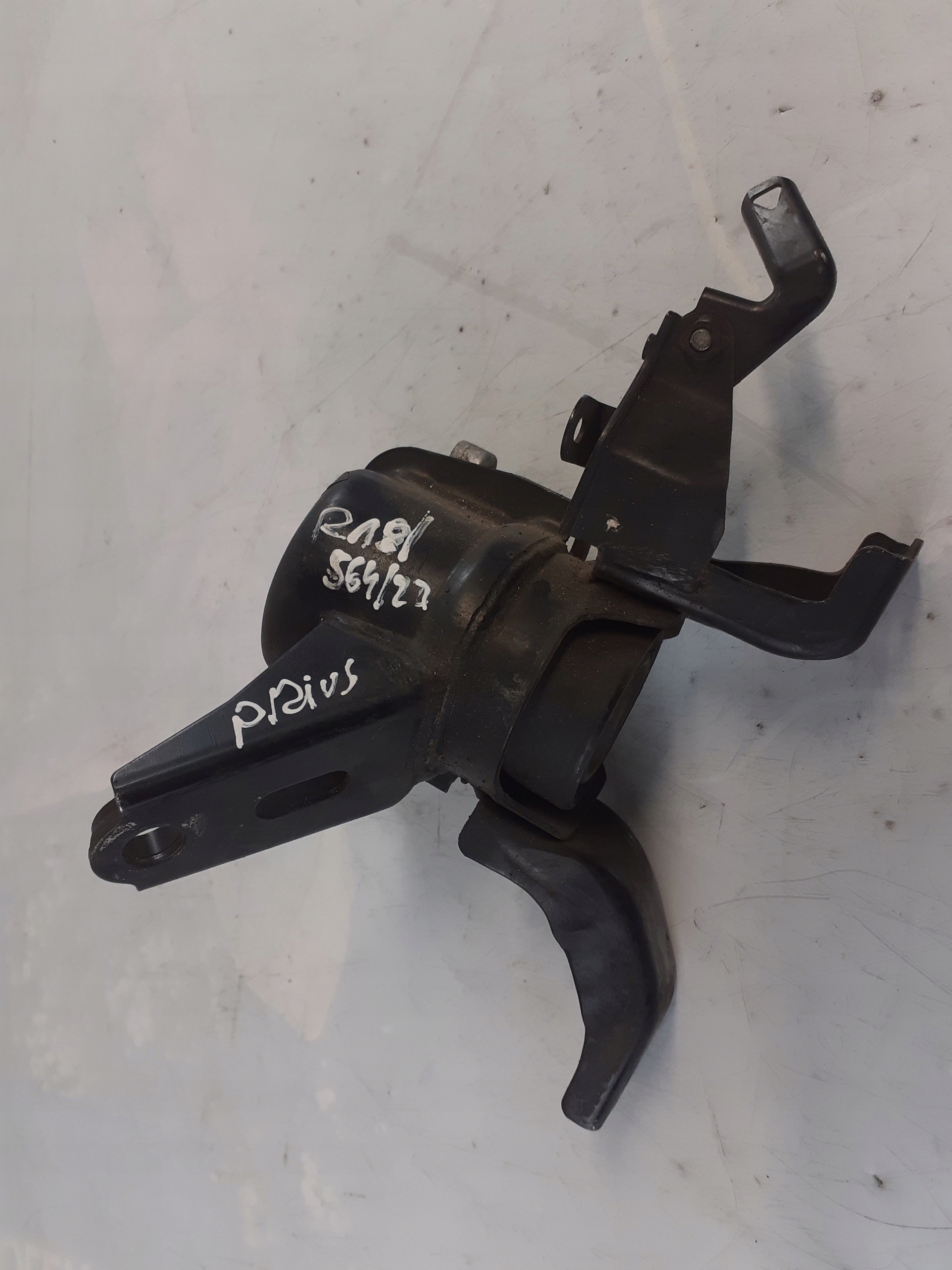 Toyota Prius III engine mount