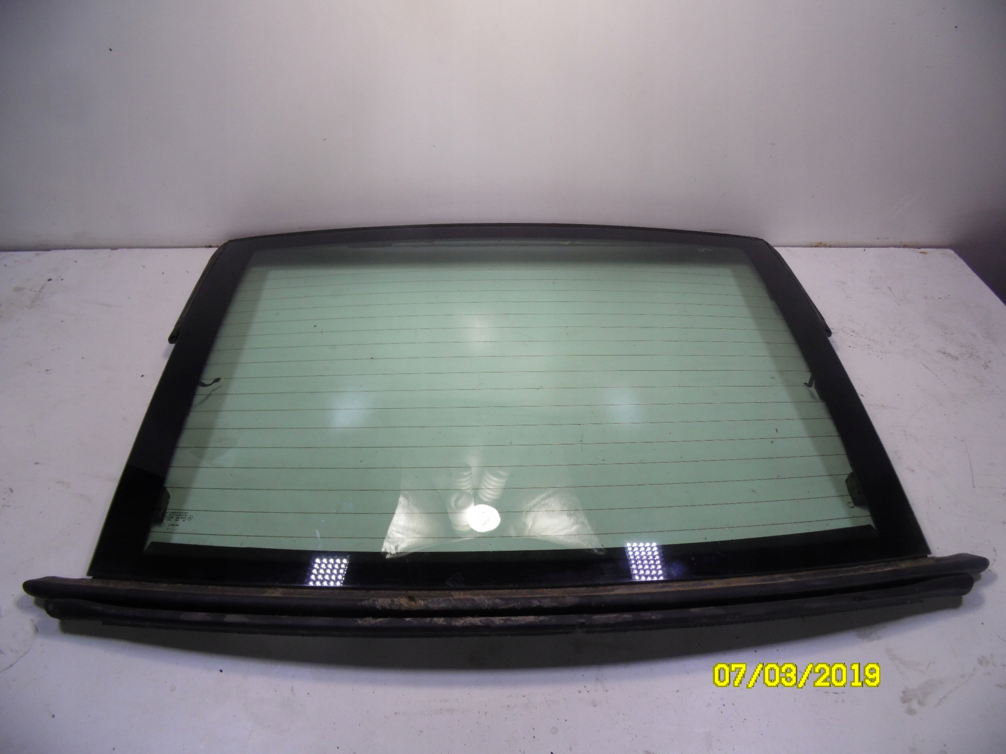 Скло заднє Заднє MERCEDES R230 SL