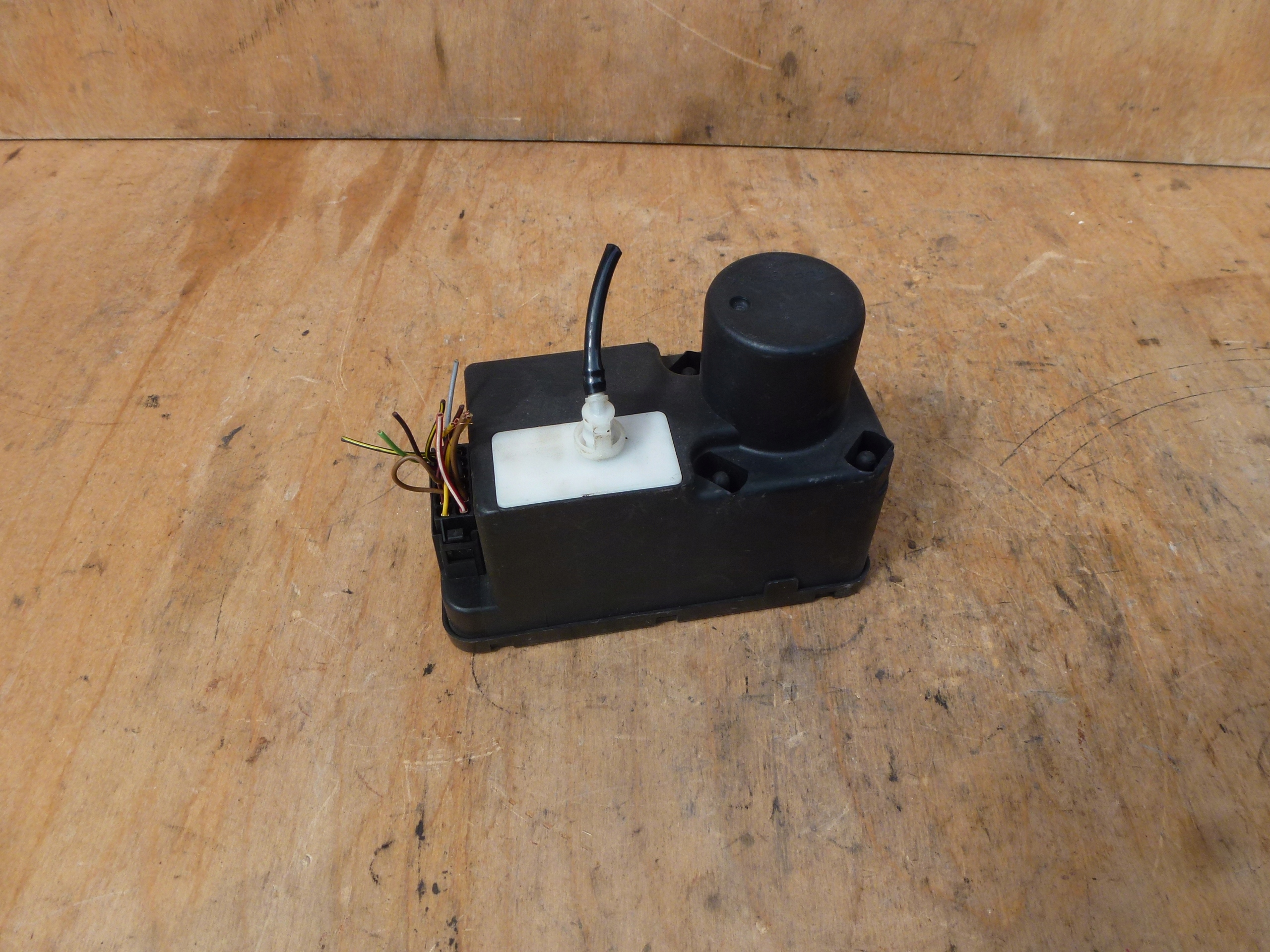 POMPKA CENTRALNEGO ZAMKA VW GOLF III 1H0962257G