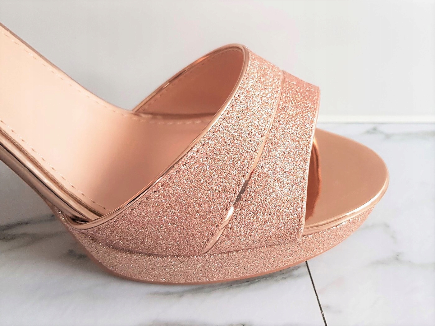 SZAMPAŃSKIE BUTY SANDAŁKI SŁUPEK PLATFORMA BROKAT 40 Kod producenta 581