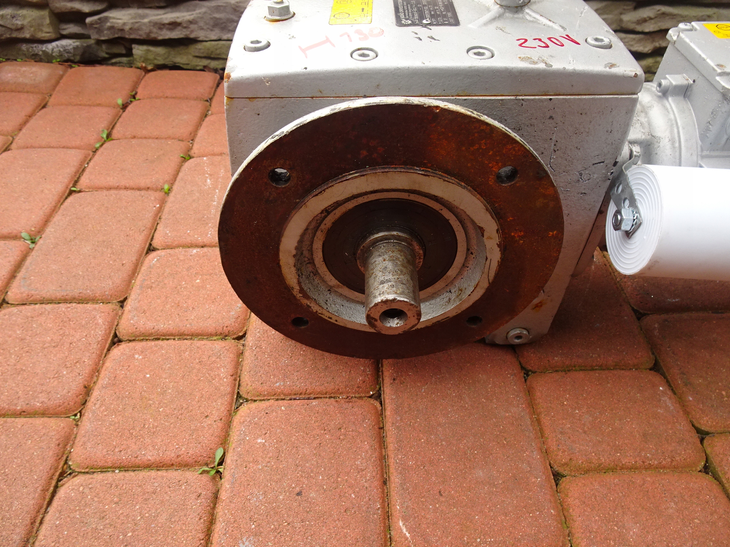 MOTOREDUKTOR KĄTOWY PRZEKŁADNIA NORD SK 0,75KW 32 OBR 177 NM 1 FAZA 230V Długość 60 cm