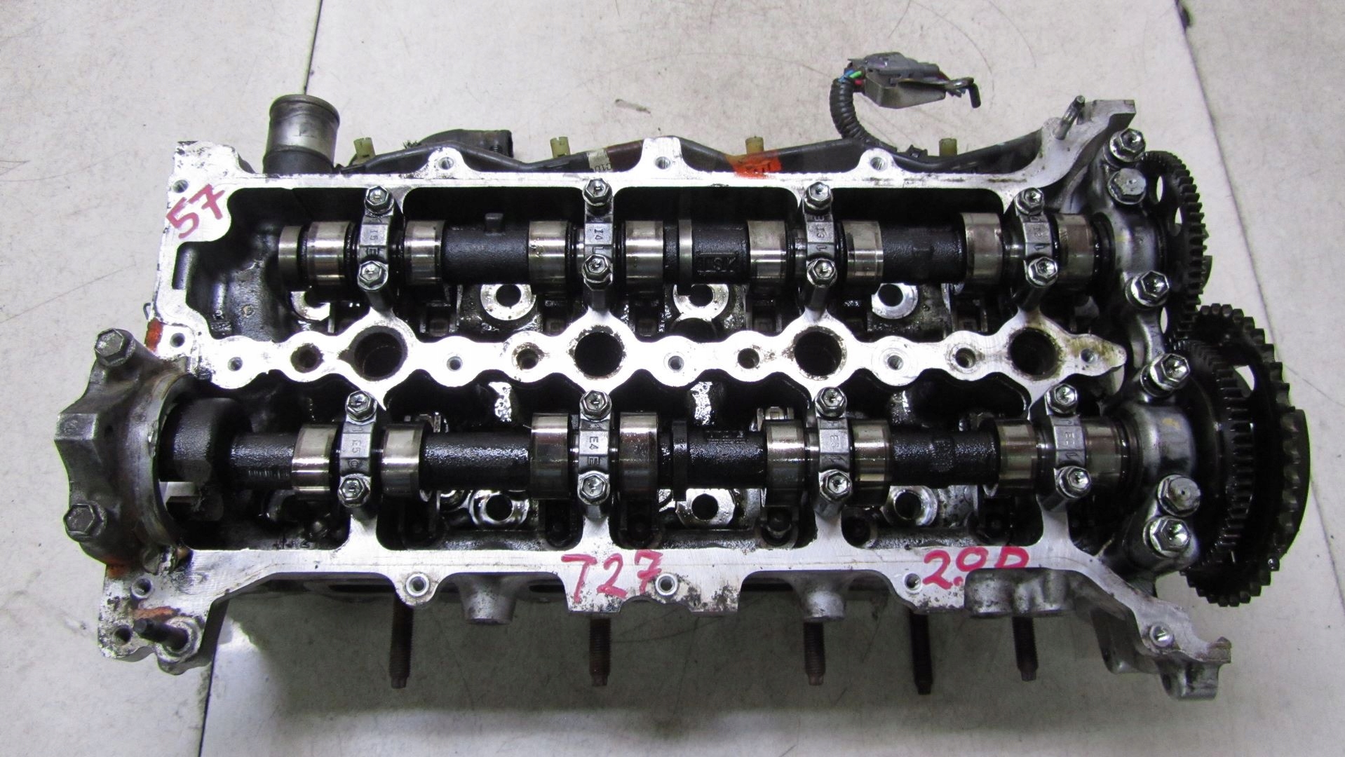 AVENSIS T27 LIFT 2.0D GŁOWICA KPL 1AD