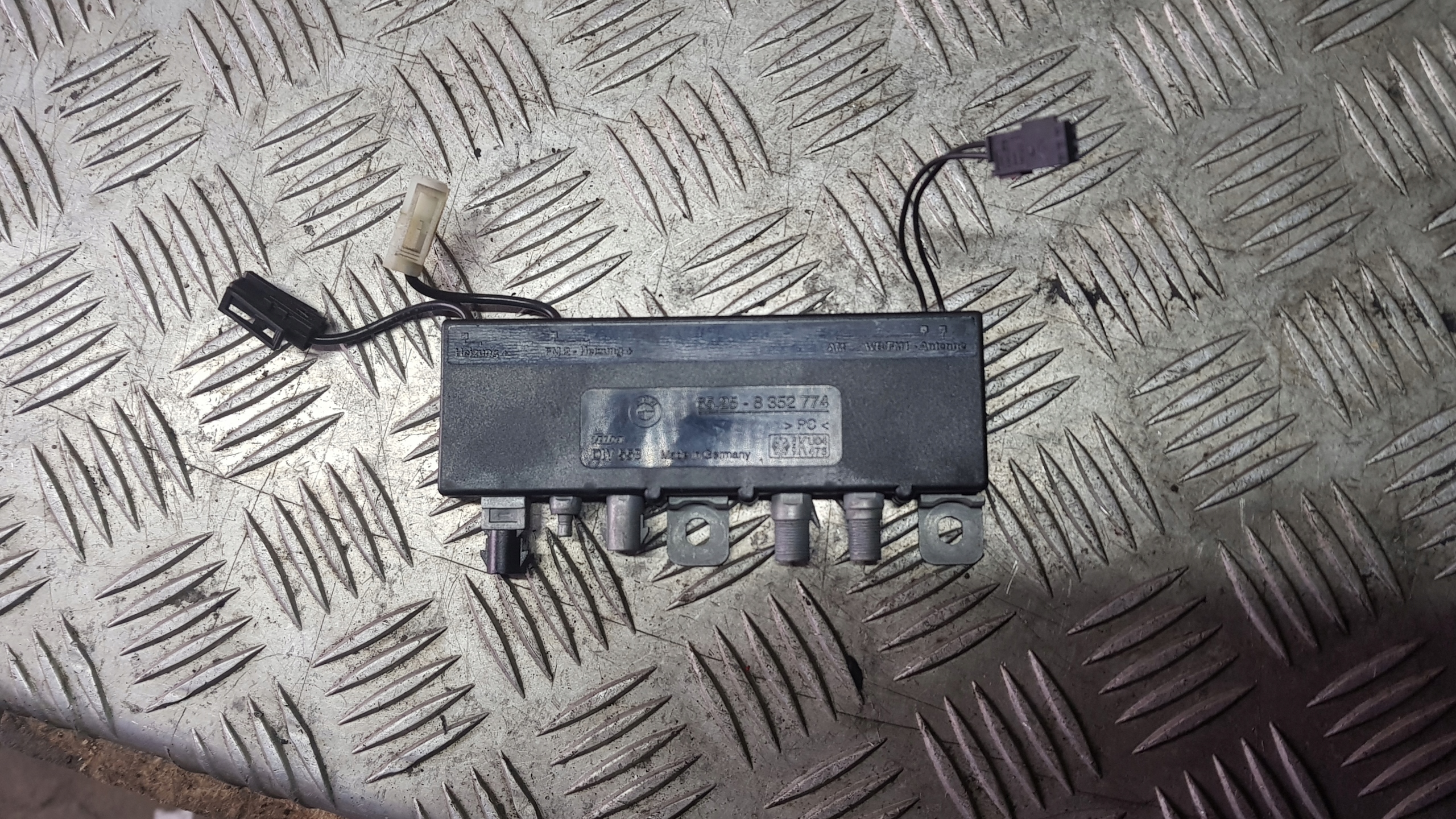 BMW E38 e39 AMPLIFICATORE ANTENY 8352774