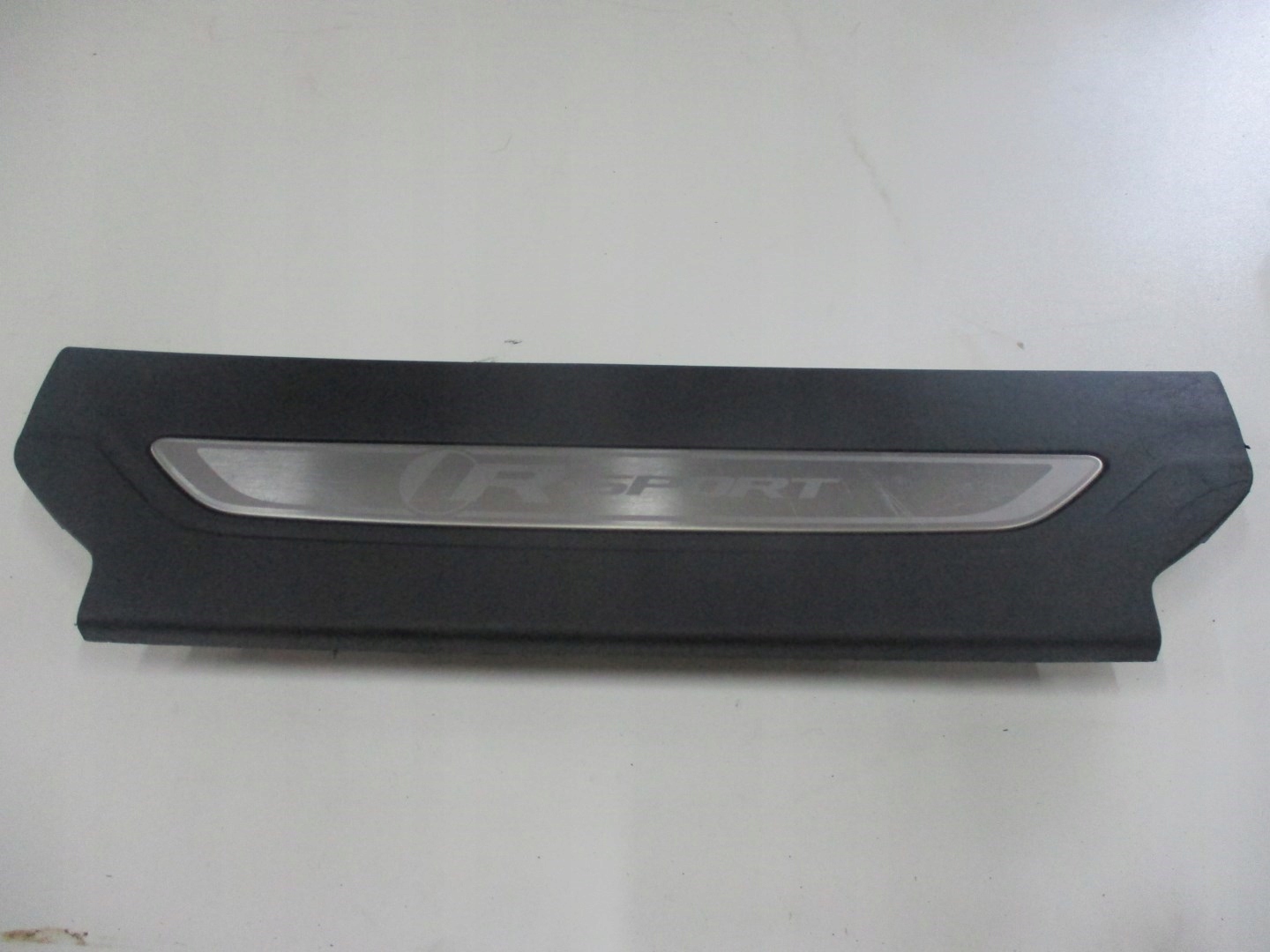 cap moulding threshold JAGUAR E PACE HK83-13200-E