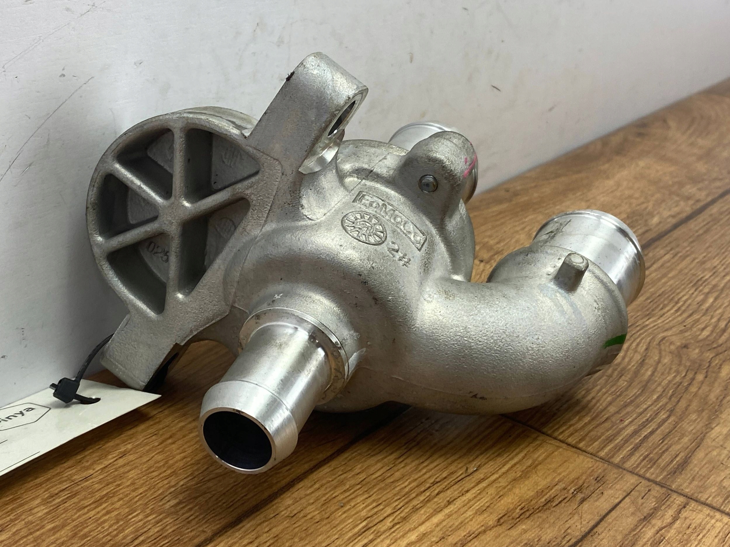 csomag termostatu Ford Escape IV Kuga MK3 Maverick 2020+