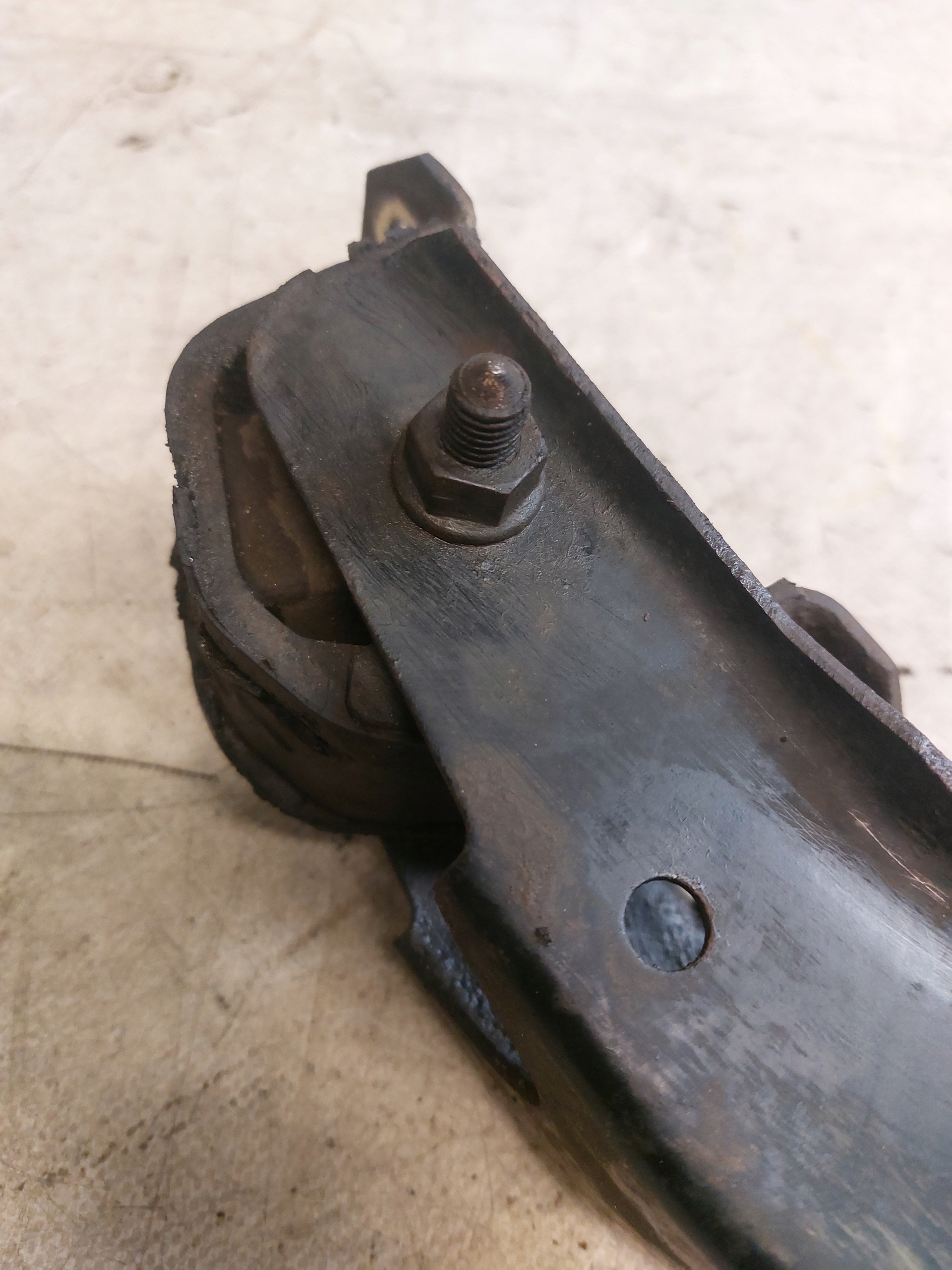 gearbox mounting OPEL CORSA B 1.0