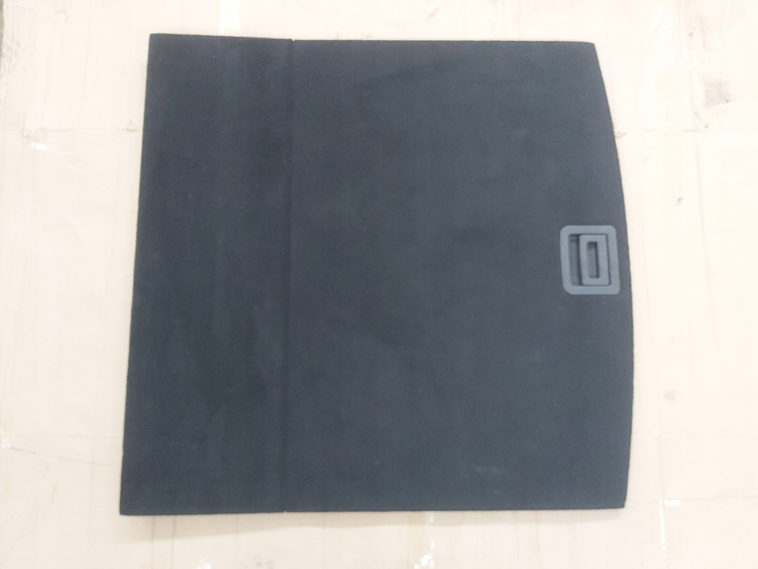 mats floor boot 7P6863546C VW TOUAREG 7P LADNA!!