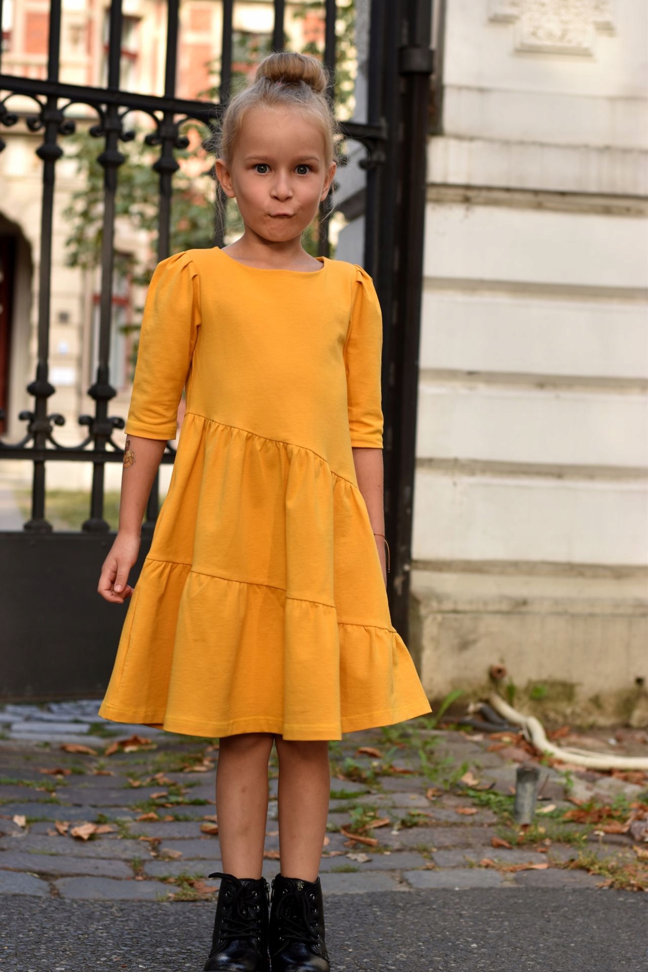 MIODOWA SUKIENKA DLA DZIEWCZYNKI -KOLEKCJA FRILLS Rękaw rękaw 3/4