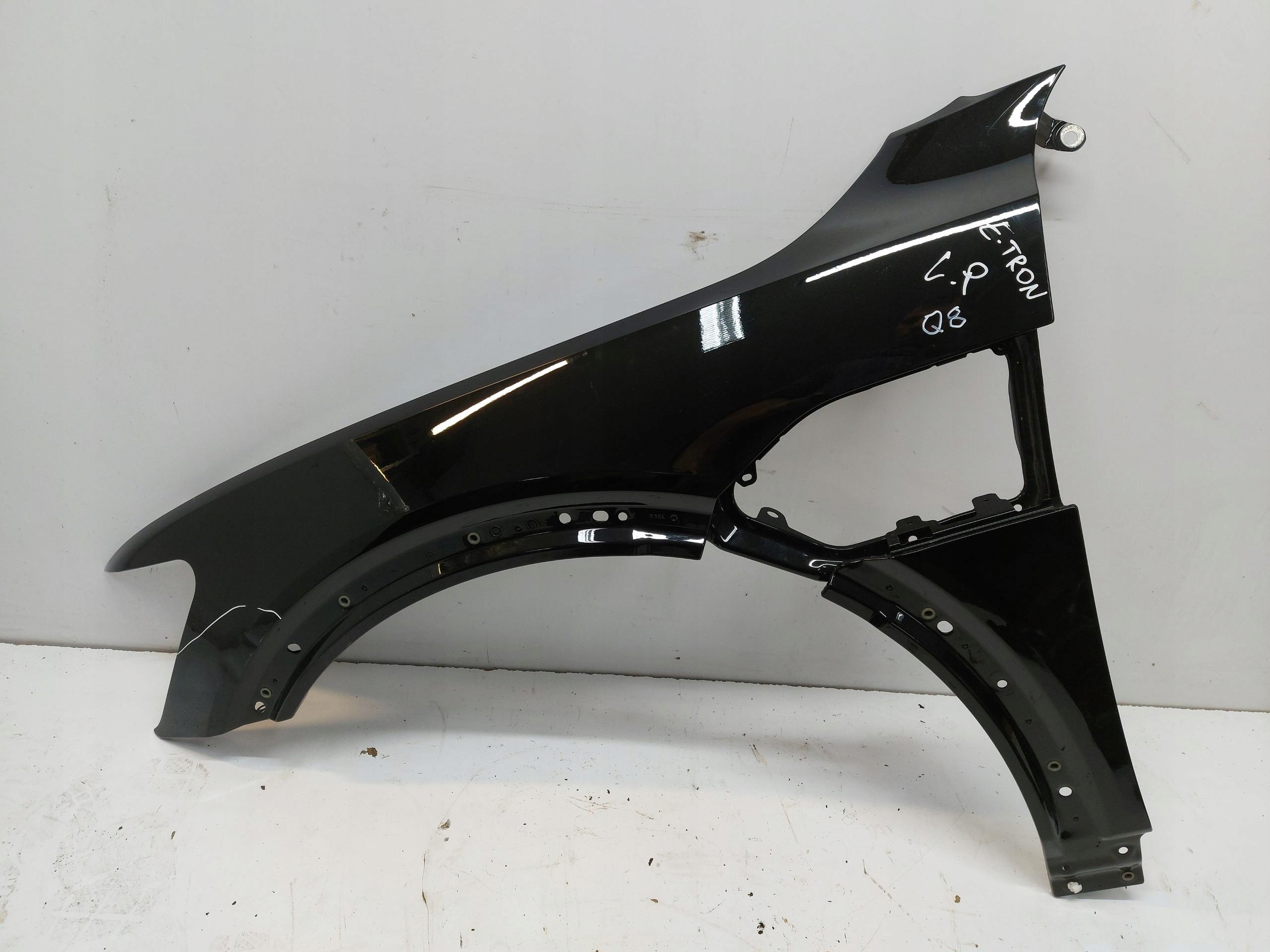 AUDI E-TRON Q8 fender front left E-TRONQ8Blotnikprzodlewy