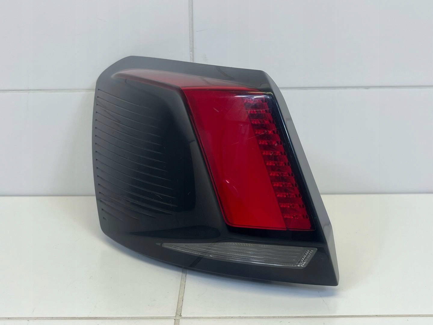 light rear left side Peugeot 3008 2 2019 9810477180