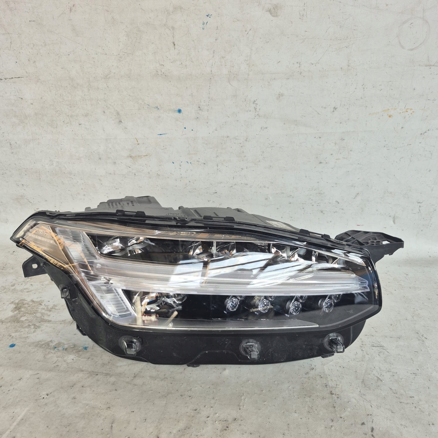 VOLVO XC90 II LIFT 19- light right front front FULL LED 32420460