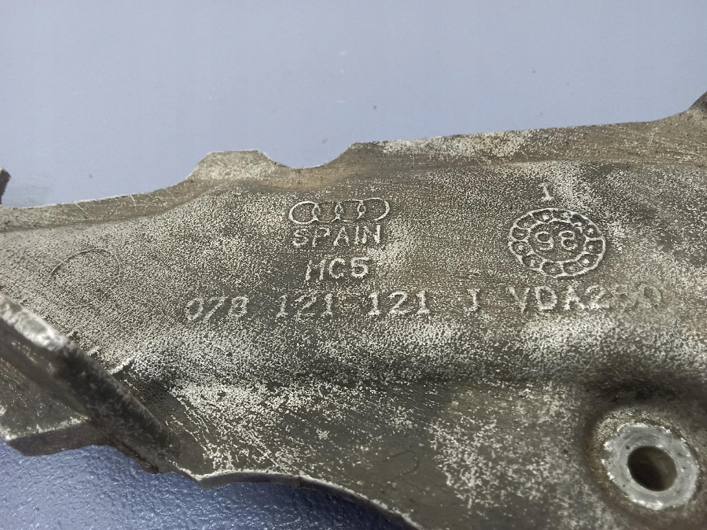 vw PASSAT B5 2.8 b корпус термостата алюминий 078121121J