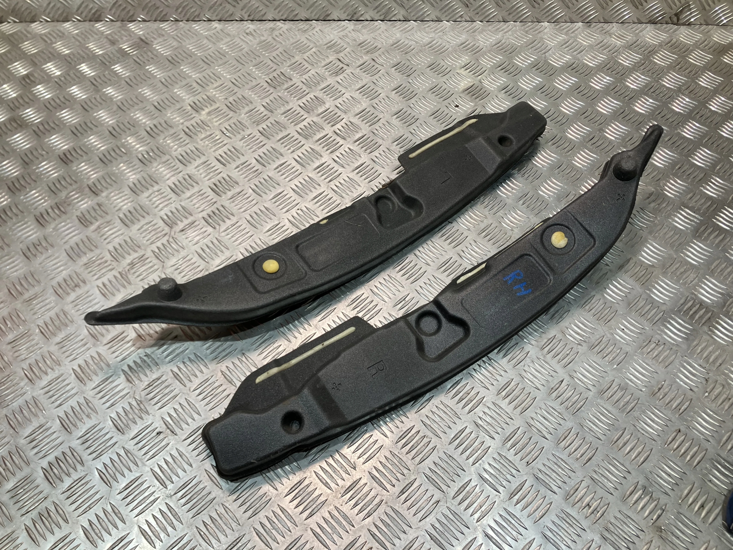 WYGŁUSZENIE BŁOTNIKA PRZÓD LEWE PRAWE OPEL CORSA F 19-