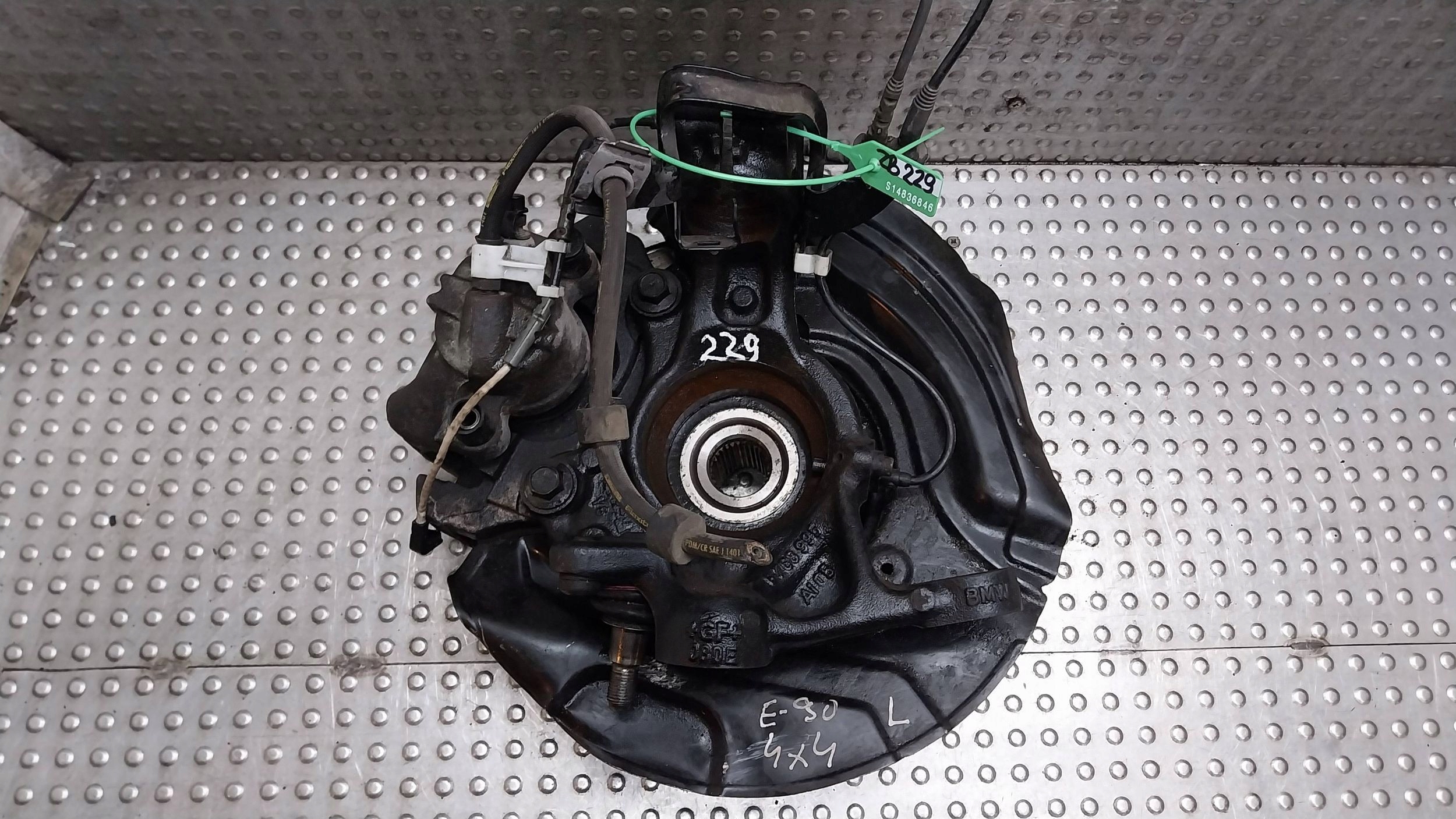otoč čapu strmeň ľavý predok KPL 6768995 BMW E90 E91 E92 XDRIVE