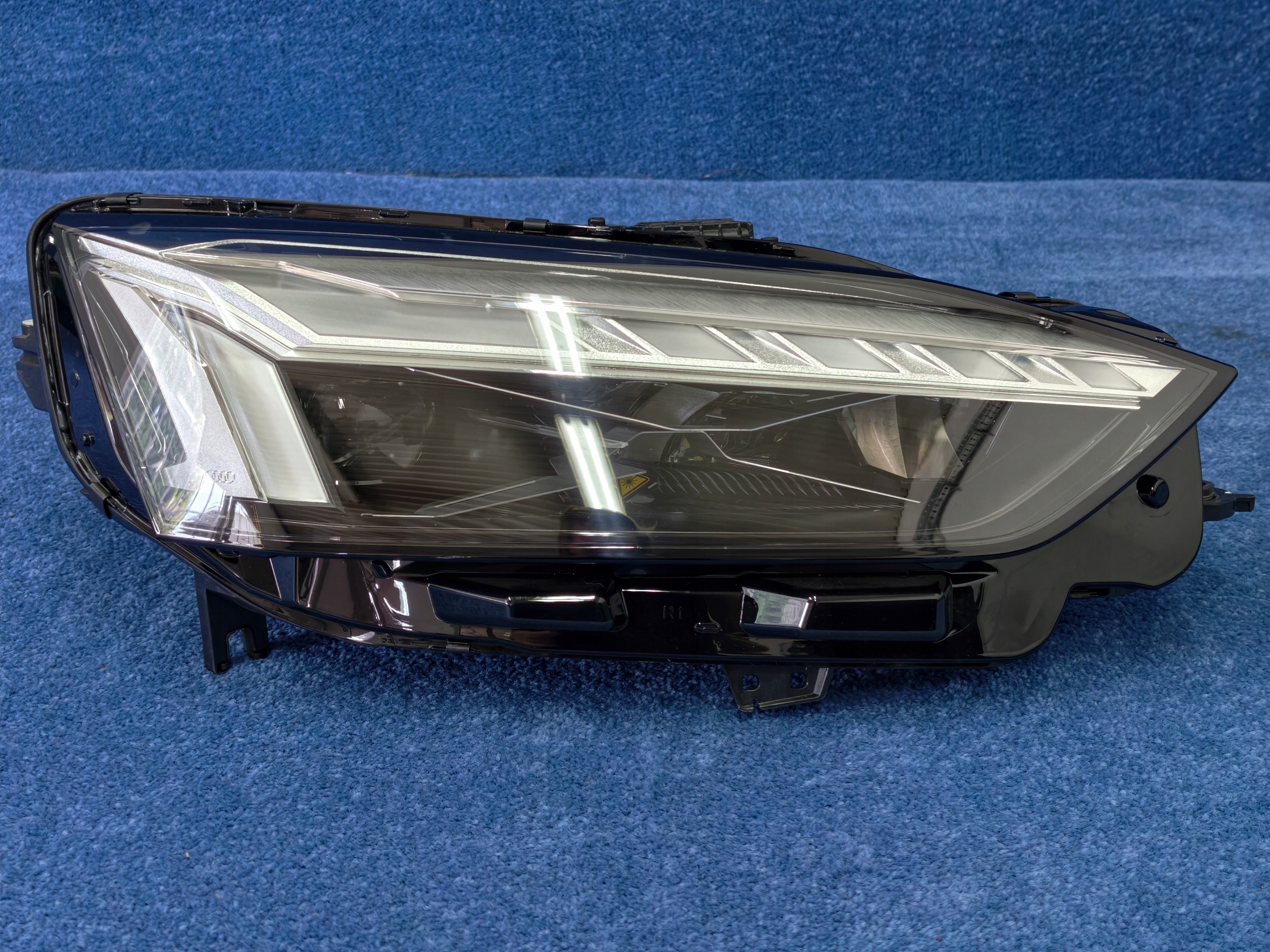 AUDI A5 B9 II LIFT REFLEKTOR right IDEALNY LASER complete 8W6941086