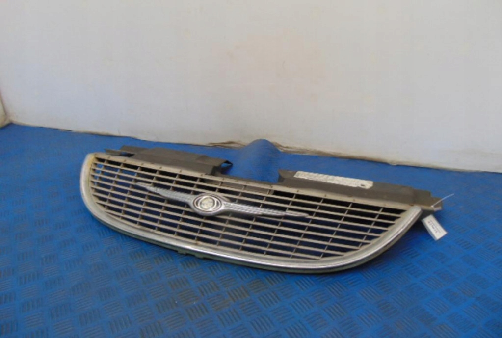 CHRYSLER Voyager IV решетка радиатора