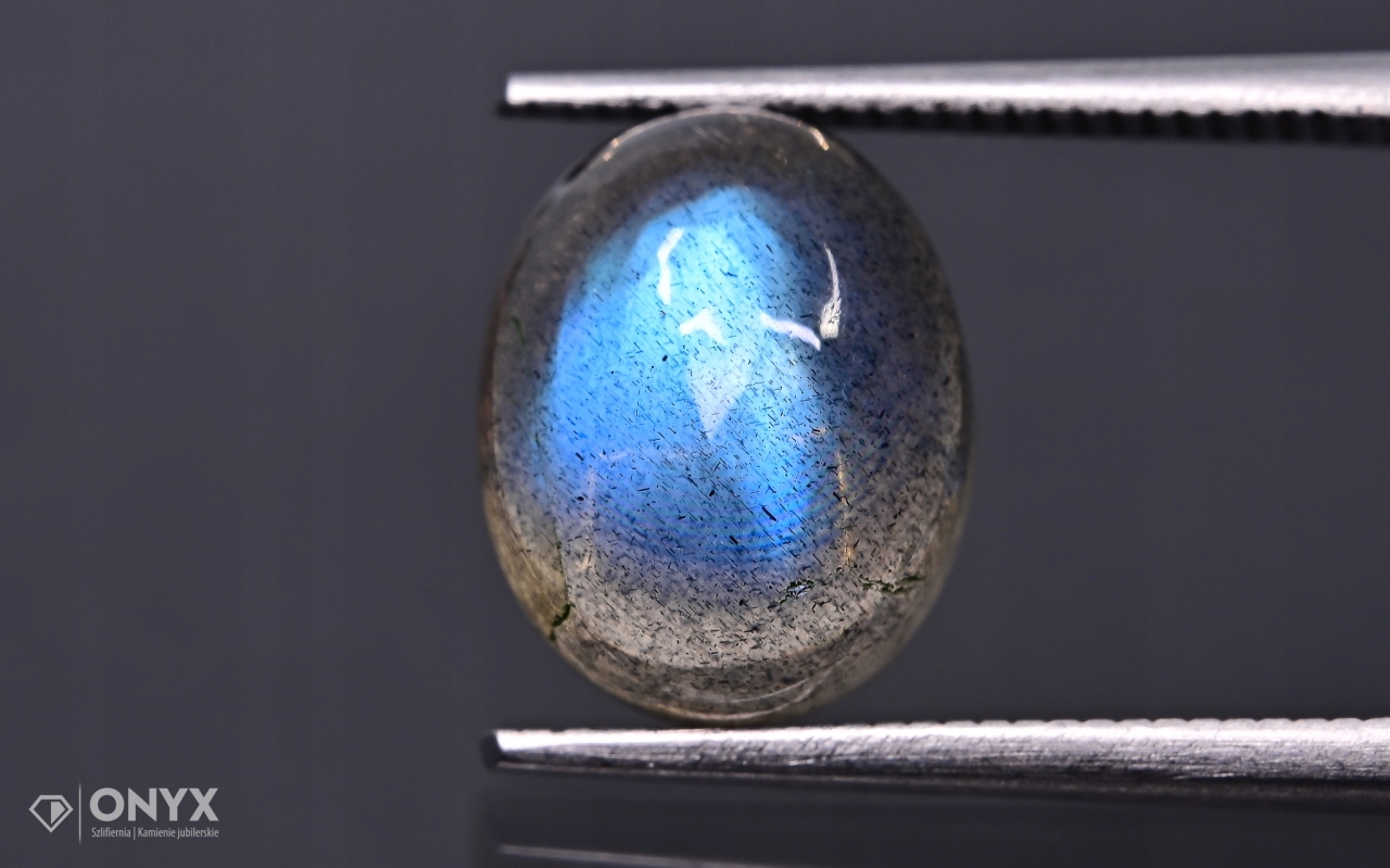 Labradorit kabošon A ovál 11x9 mm