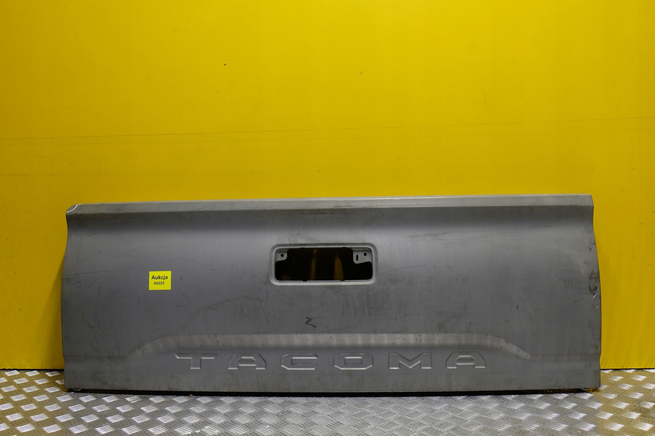 TOYOTA TACOMA 2015- КРЫШКА ЗАД. БОРТ БАГАЖНИКА USA