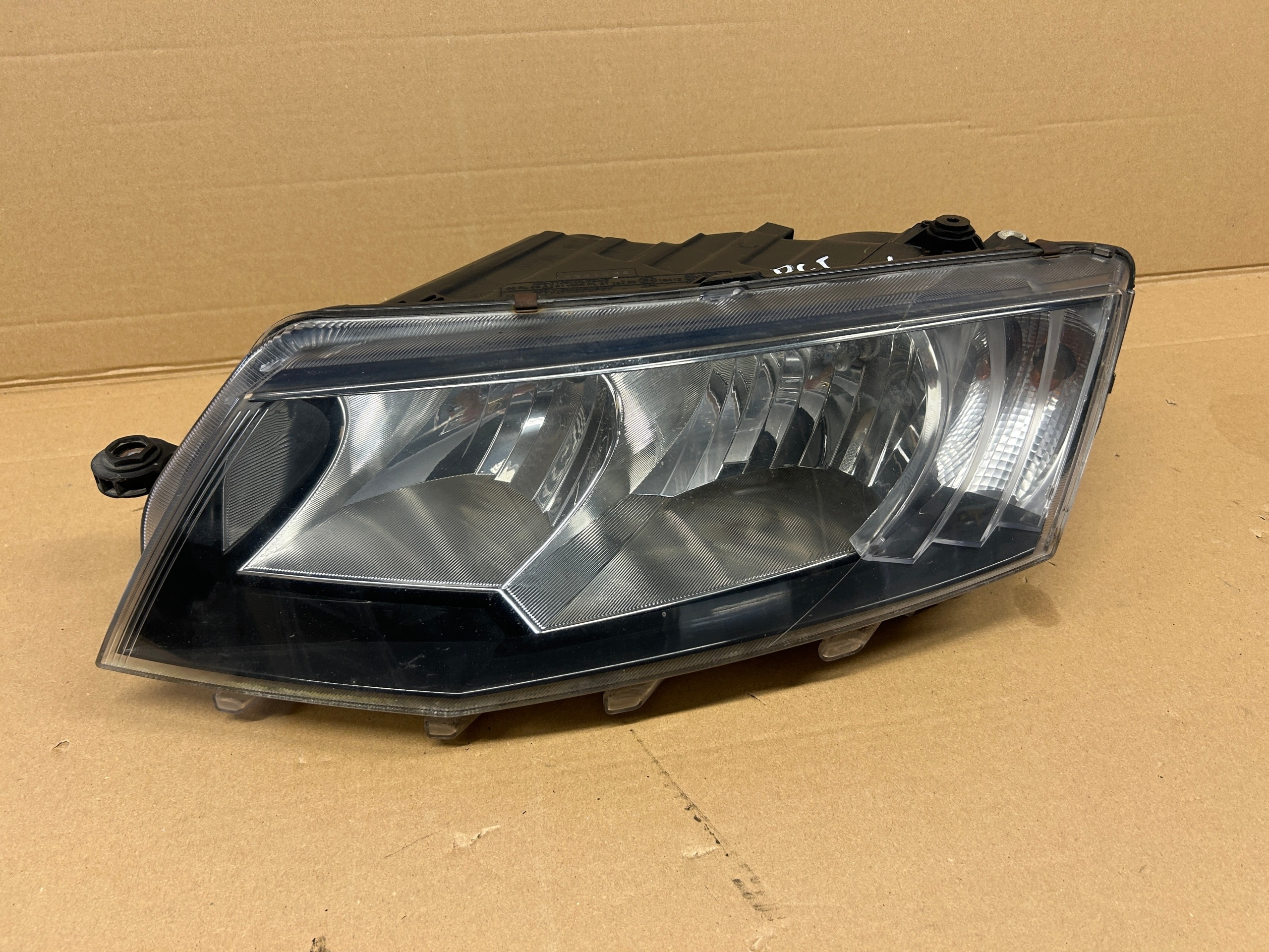 SKODA OCTAVIA III light left front