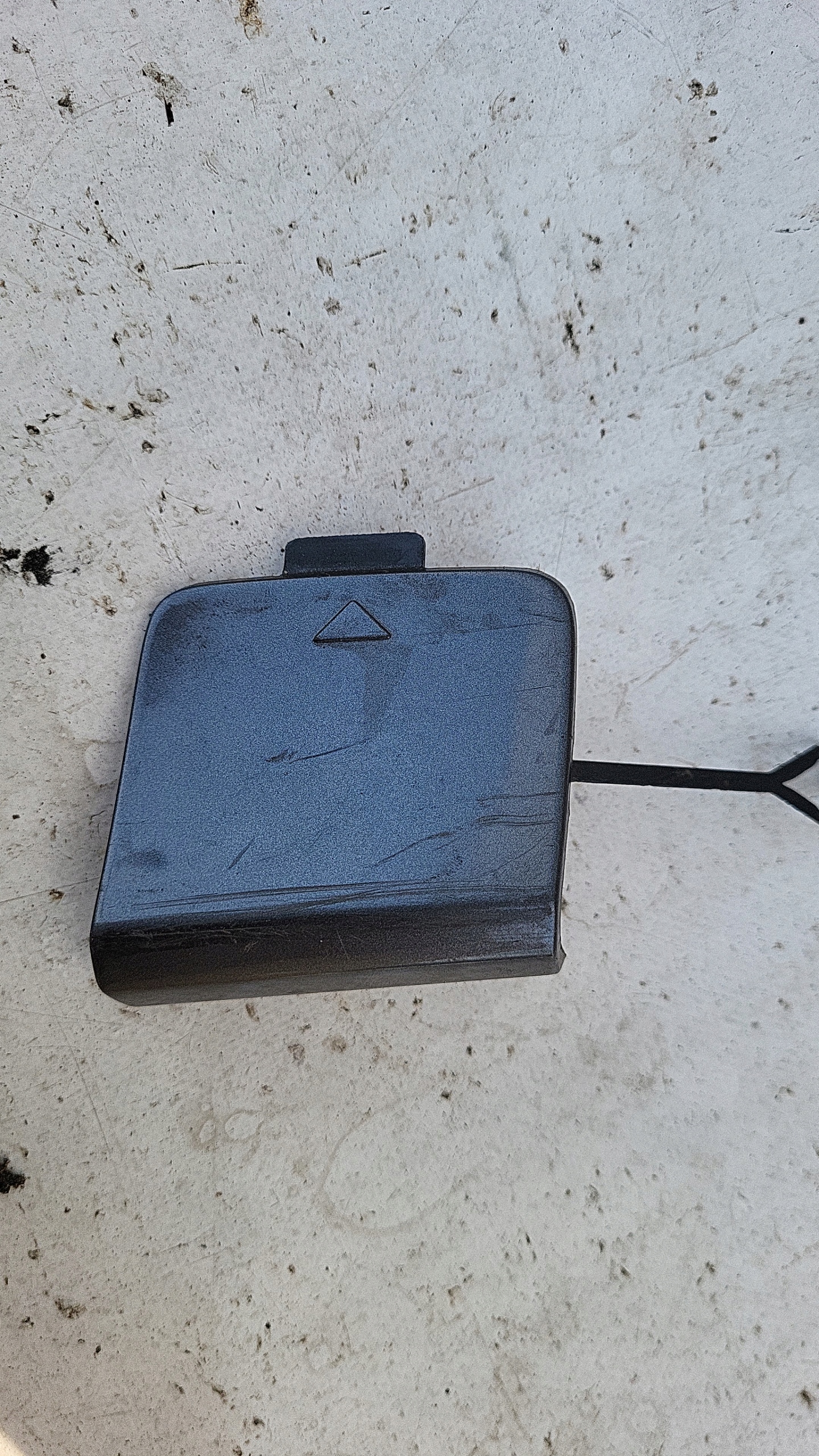 BMW 2 F45 M-Paket 14- Abschleppöse der Stoßstange heck