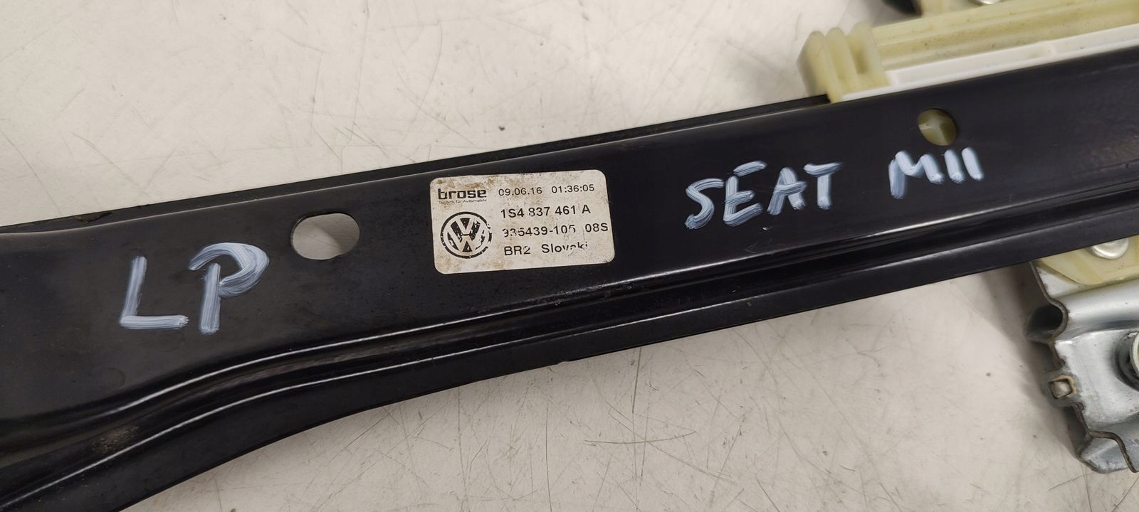 window regulator left front Seat Mii 1,0 MPI