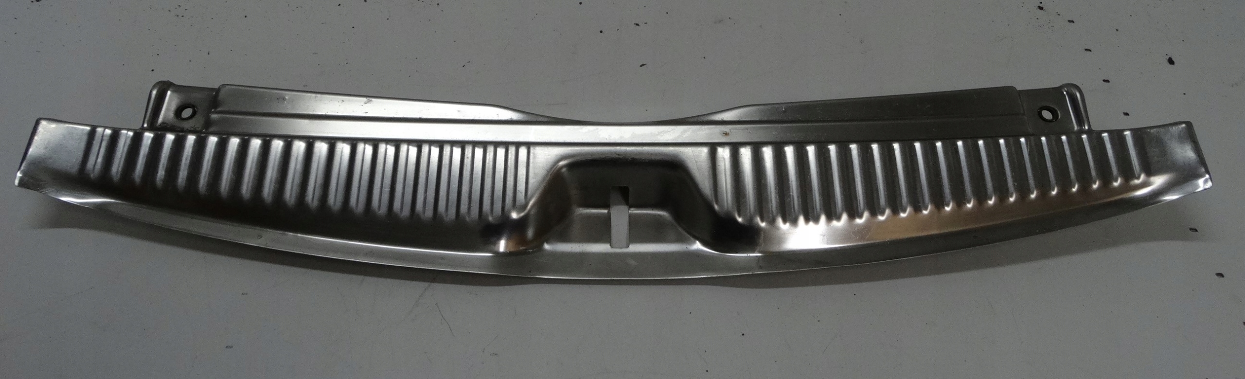 OSŁONA PASA TYLNEGO RENAULT LAGUNA II KOMBI