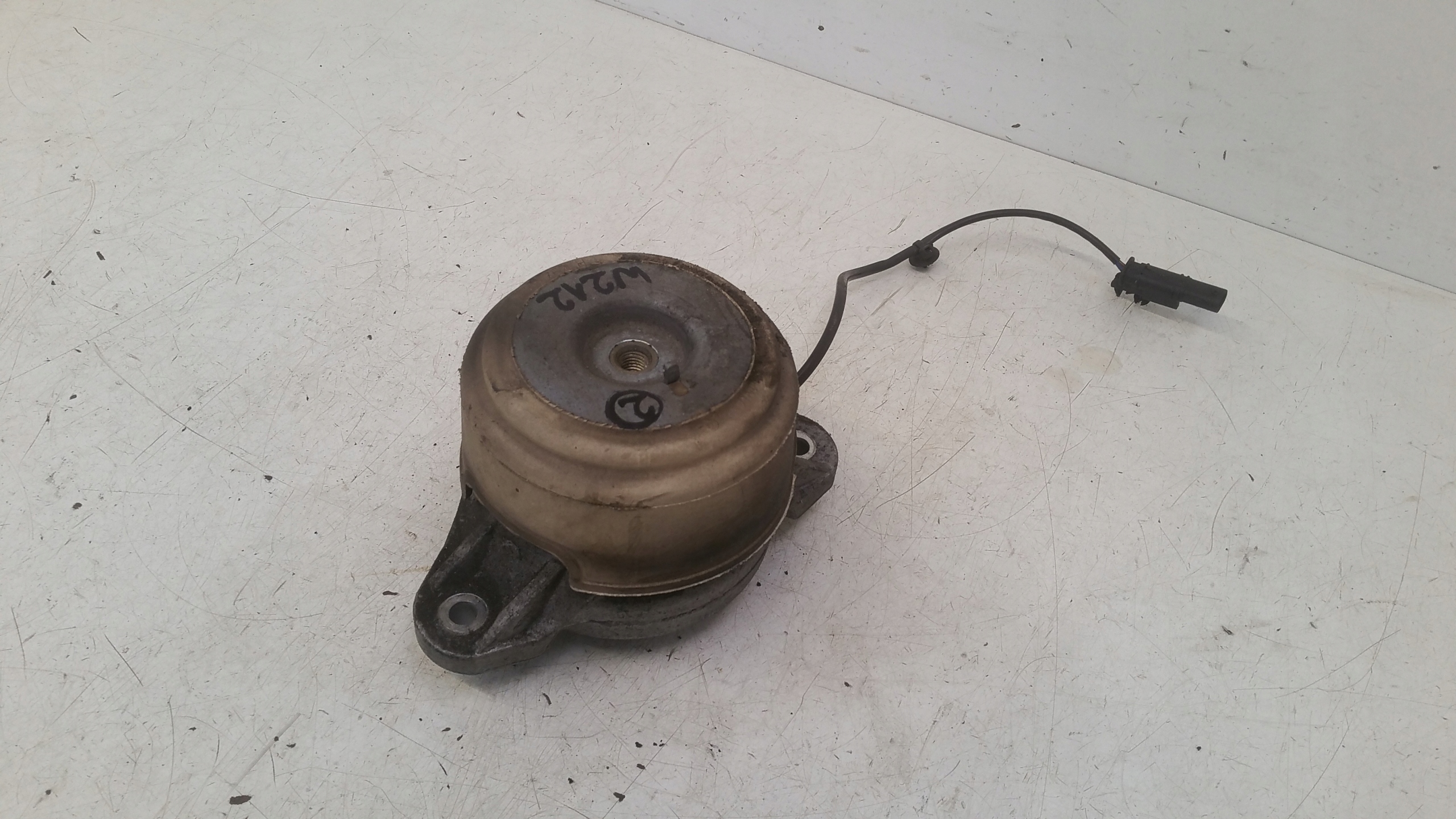 engine mount 2122403117 Mercedes W212