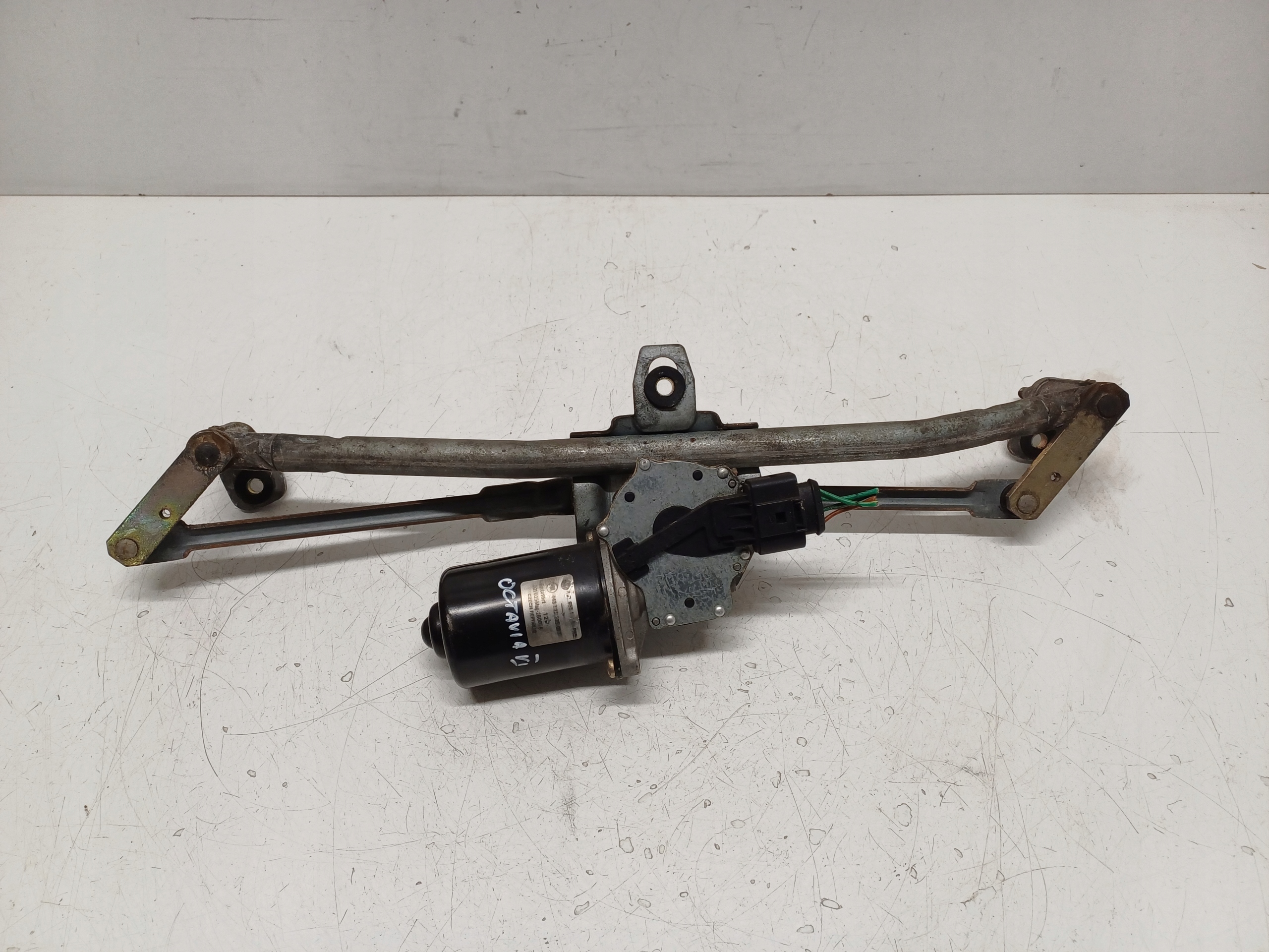 SKODA OCTAVIA 1 I LIFT 00- MECHANIZM WYCIERACZEK PRZÓD 1U1955033B