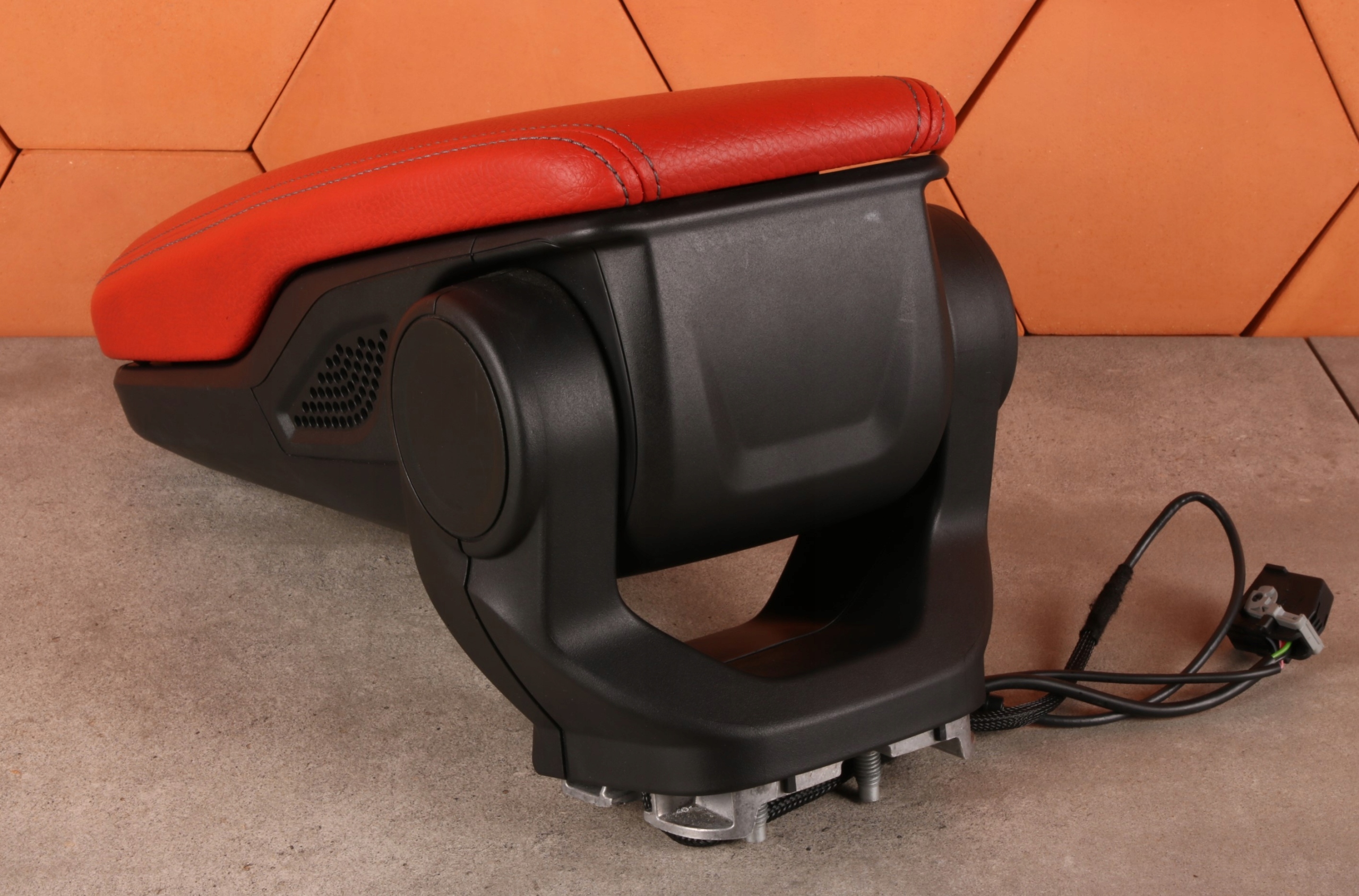 BMW X2 F39 armrest leather MAGMAROT + LADOWARKA WCA 1378762 5A54836