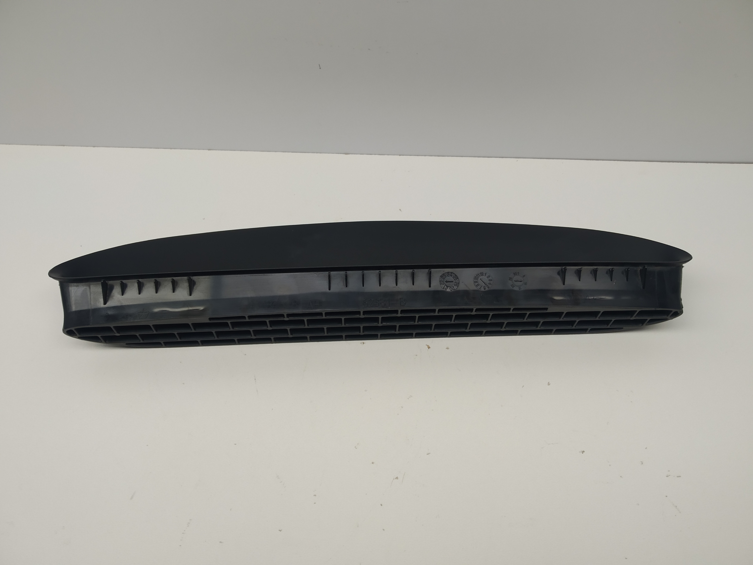 15r- Dodge Challenger SRT HELLCAT intake for maske grid 68184348AH