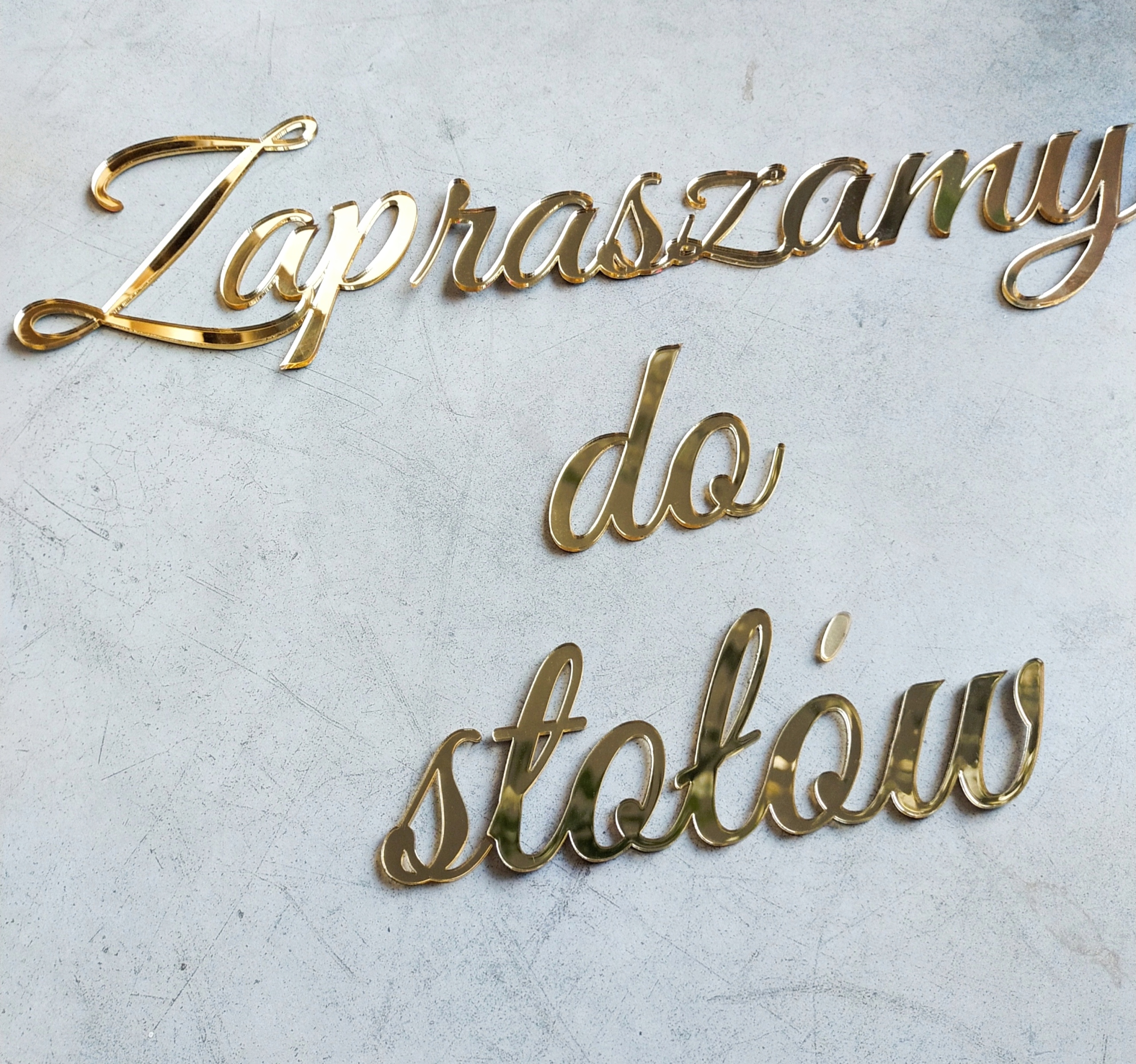 Napis ZAPRASZAMY DO STOŁÓW złota lustrzana plexi Kod producenta p1