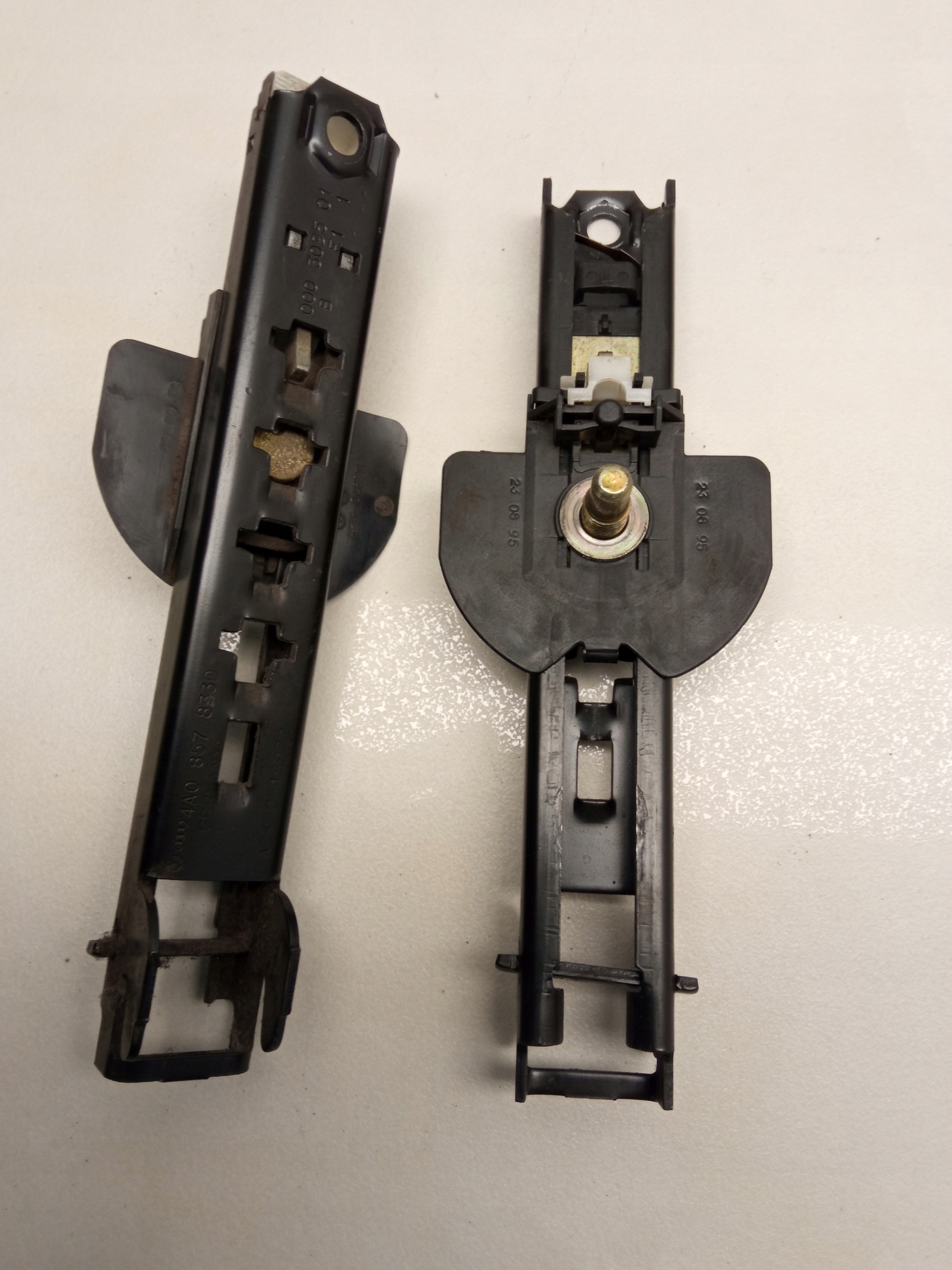 SUWAK REGULACJA PASA PASÓW AUDI A4 B5 1994-2001 Numer katalogowy części 4A0857833D