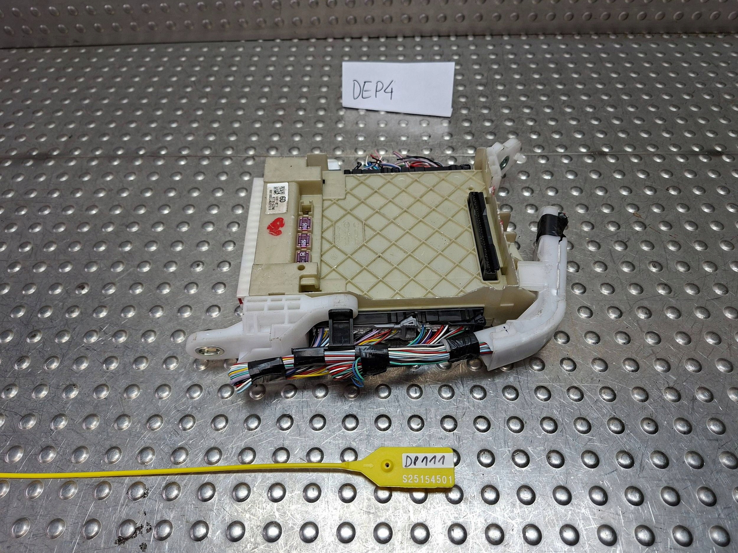 unité commande confort TOYOTA COROLLA E21 SUZUKI SWACE 1.8 HSD 82730-0Z290