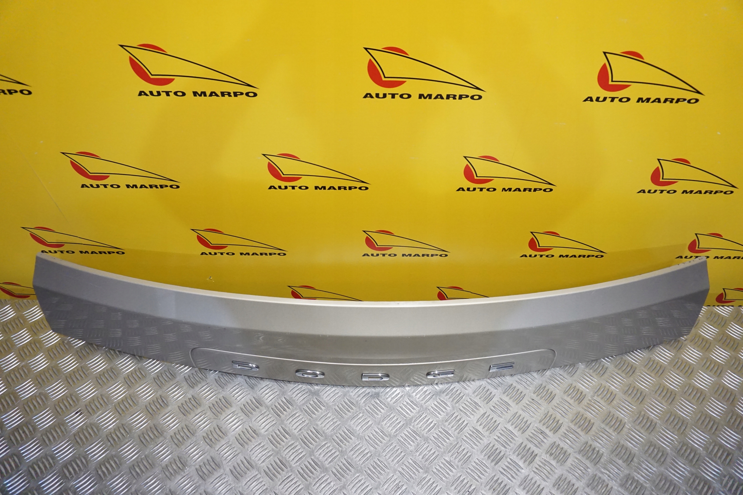 DODGE GRAND CARAVAN 2011 - 2016 Listwa Tylna Blenda Klapy Bagażnika Tył Producent części Dodge OE