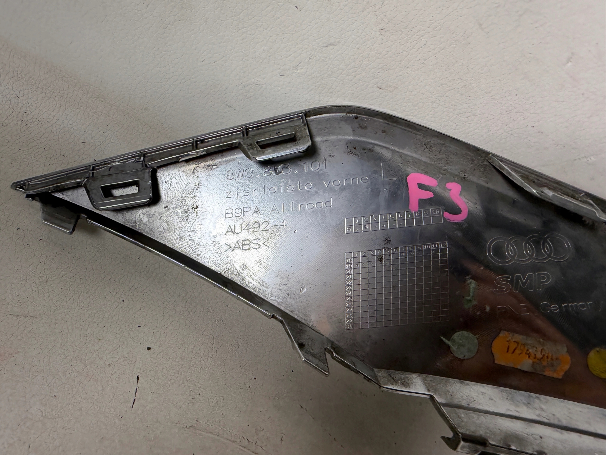 Audi A4 B9 lišta chrom nárazník předek 8W9853101