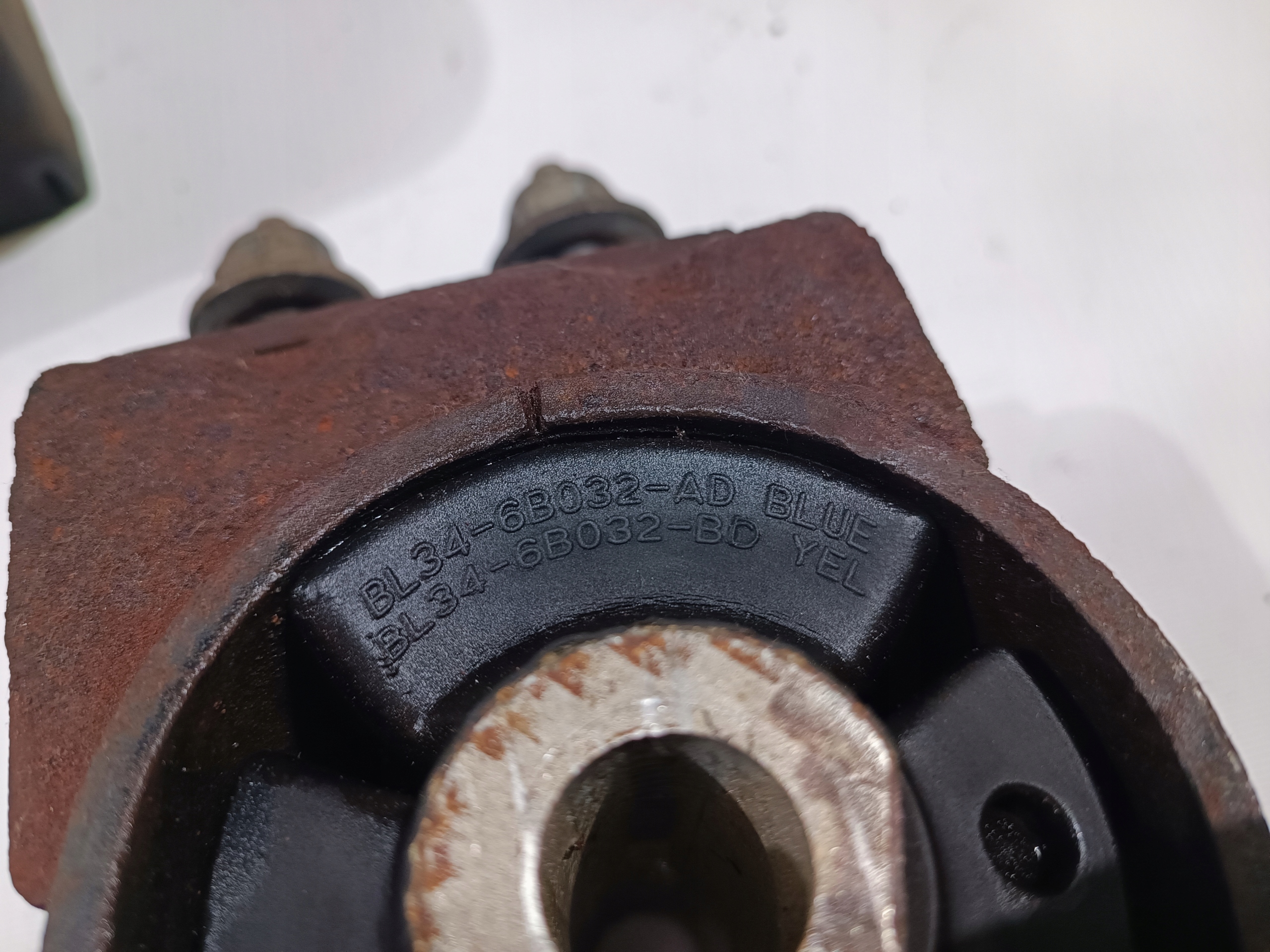 holder engine mount right Ford F150 2015