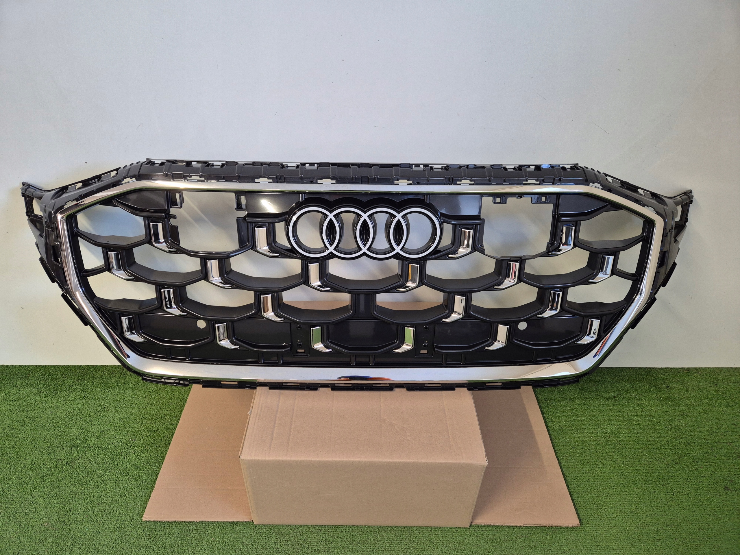 Audi Q8 Kühlergrill FRONTGRILL Kühlergitter 4M8853651 - Thumbnail 1